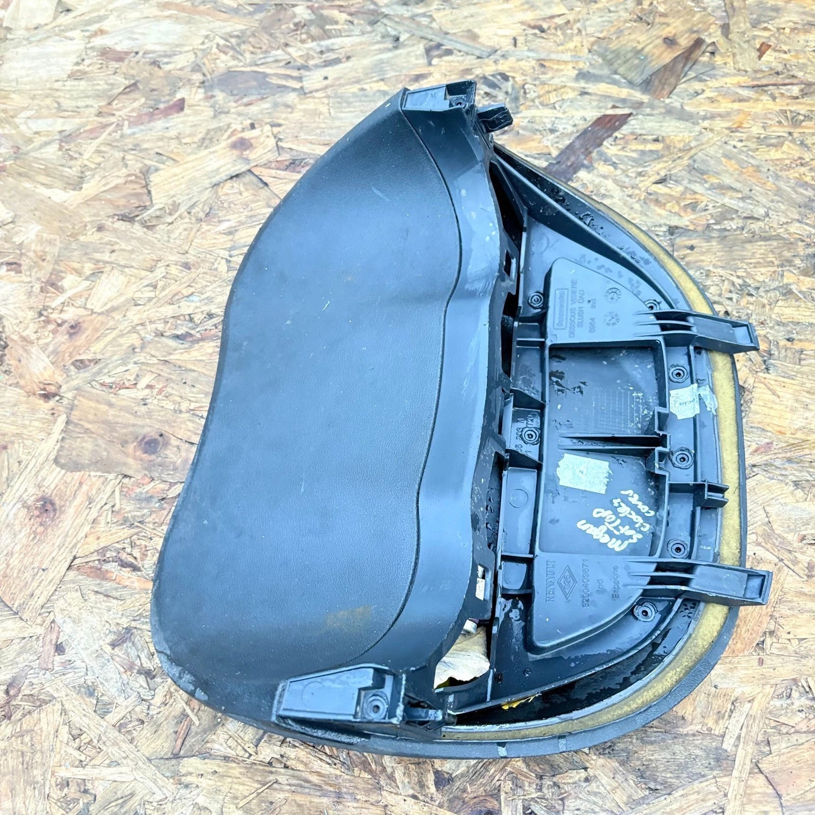 RENAULT MEGANE II 05-08 INSTRUMENT CLUSTER SPEEDOMETER SURROUND 8200409871