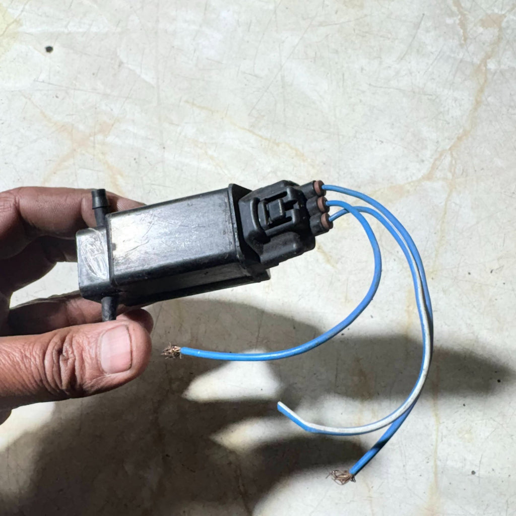 TOYOTA AVENSIS WINDSCREEN WASHER PUMP 12V