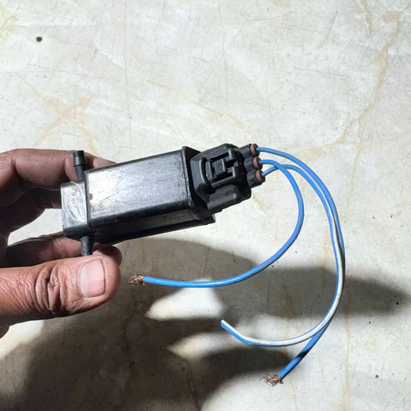 TOYOTA AVENSIS WINDSCREEN WASHER PUMP 12V