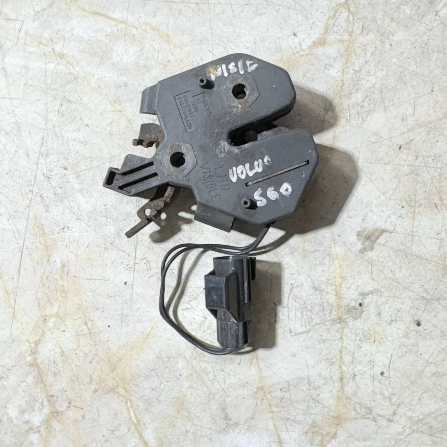 Volvo S60 2001-09 V70 XC70 2001-07 S80 1999-06 XC90 2003-14 Bonnet Lock 9483765
