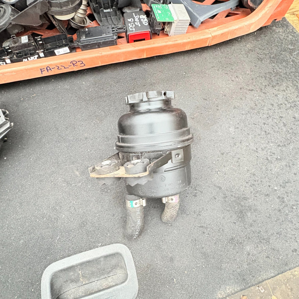 BMW 320D 05-08 E90 E91 POWER STEERING FLUID TANK BOTTLE 1097164 32.41-1 097 164