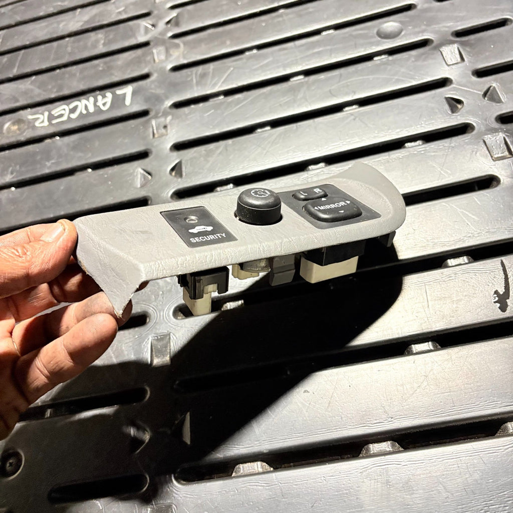 Toyota Corolla E12 2002-2006 Wing Mirror Electric Control Switch Button 183574