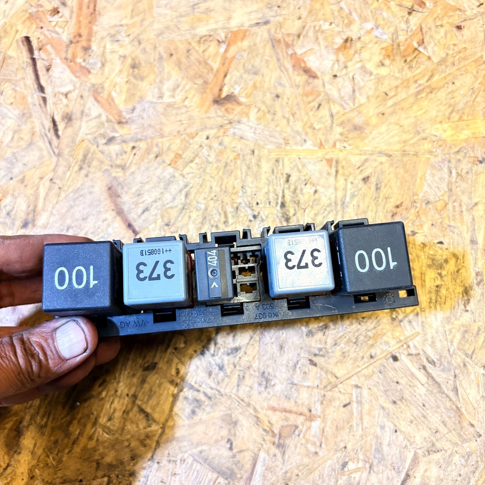 VW GOLF SKODA OCTAVIA RELAY PANEL 1K0937503A