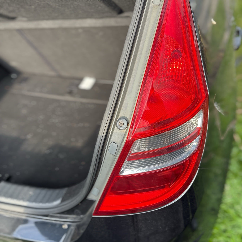 HYUNDAI I30 MK1 2007-2012 REAR RIGHT TAIL LIGHT DRIVER SIDE 92402-2R000
