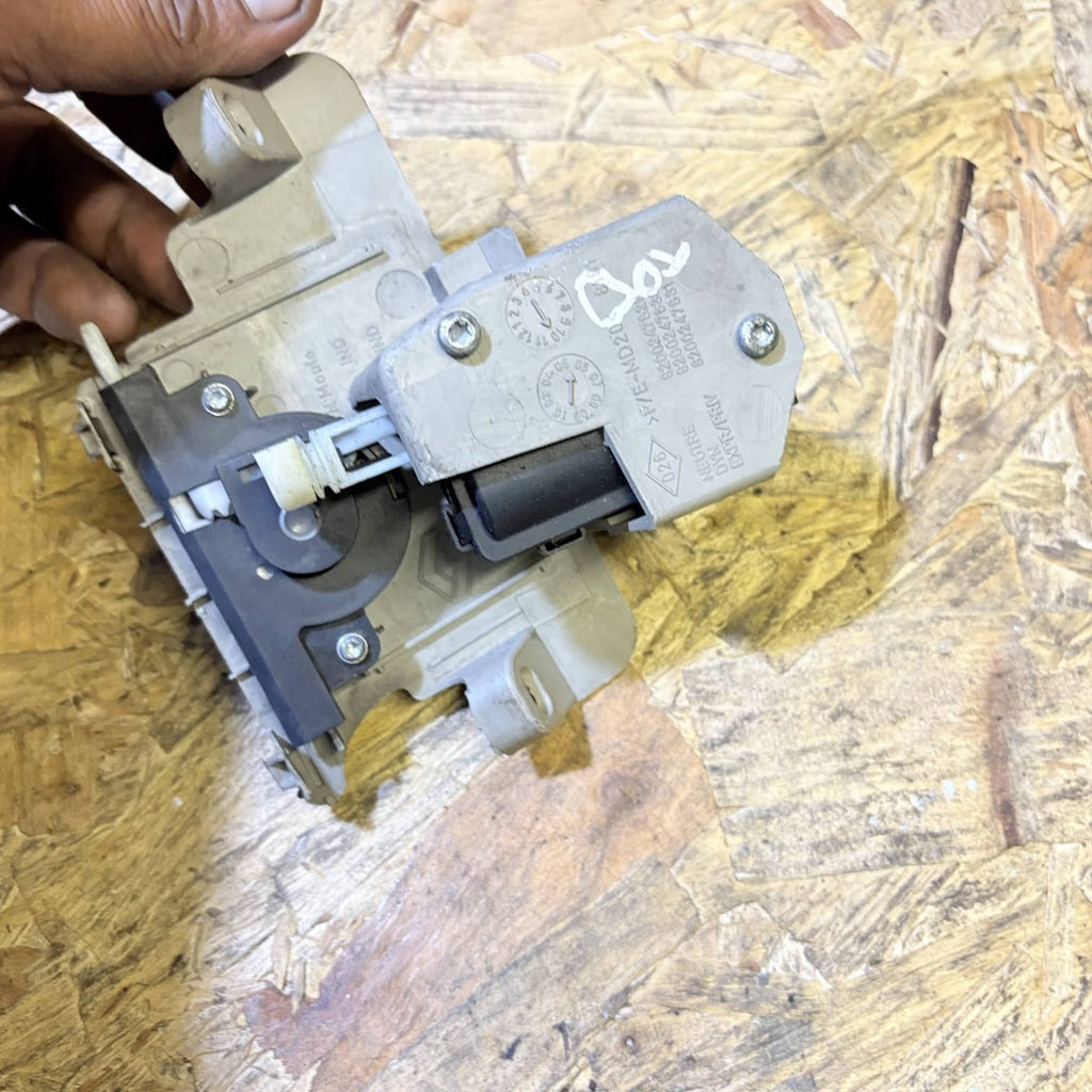Renault Megane MK2 CC Convertible Glove Box Lock Solenoid Latch 8200247629 03-09