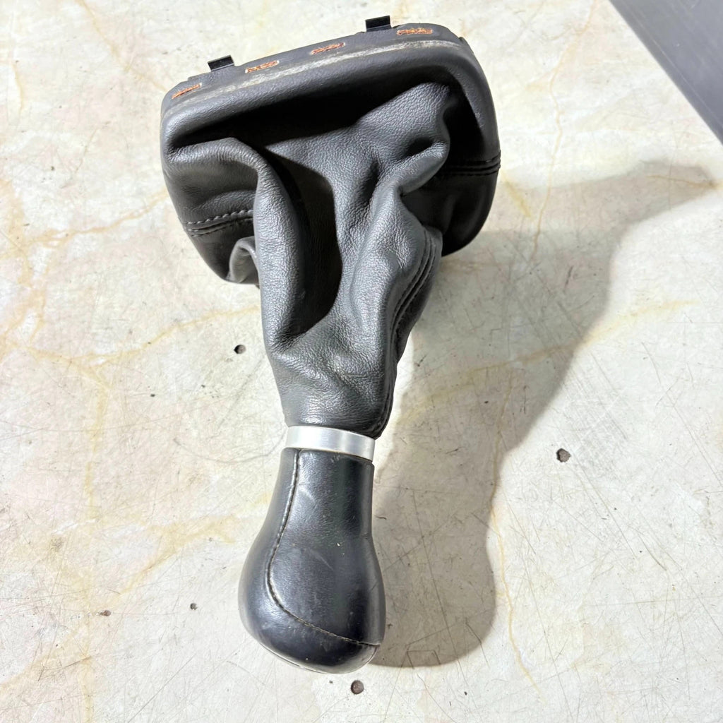 AUDI A1 8X 2010-2018 5 SPEED GEAR KNOB AND GAITER 8P0863279A