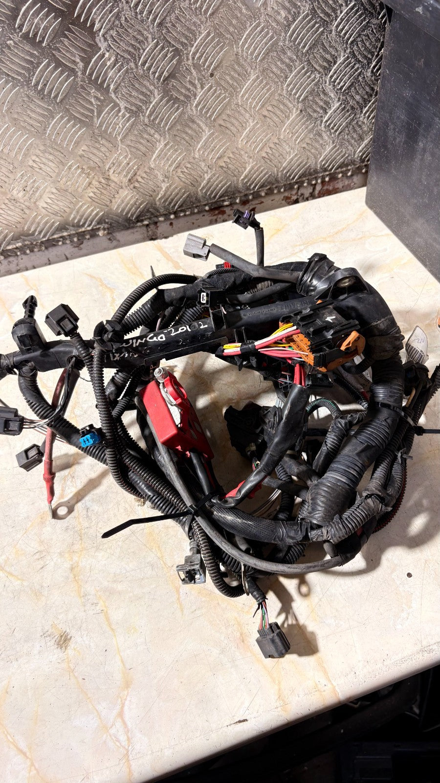 RENAULT TWINGO MK2 ENGINE WIRING LOOM 240118540R 2012