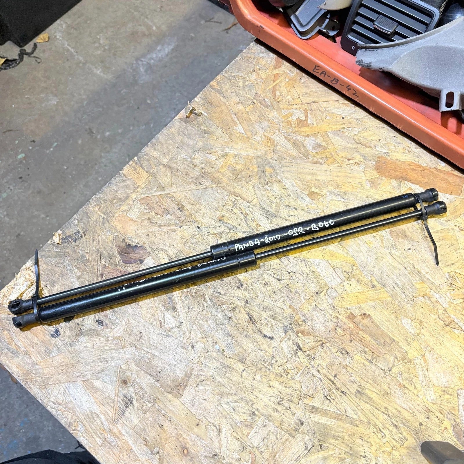 FIAT PANDA 04-11 REAR TAILGATE BOOT STRUTS RIGHT & LEFT