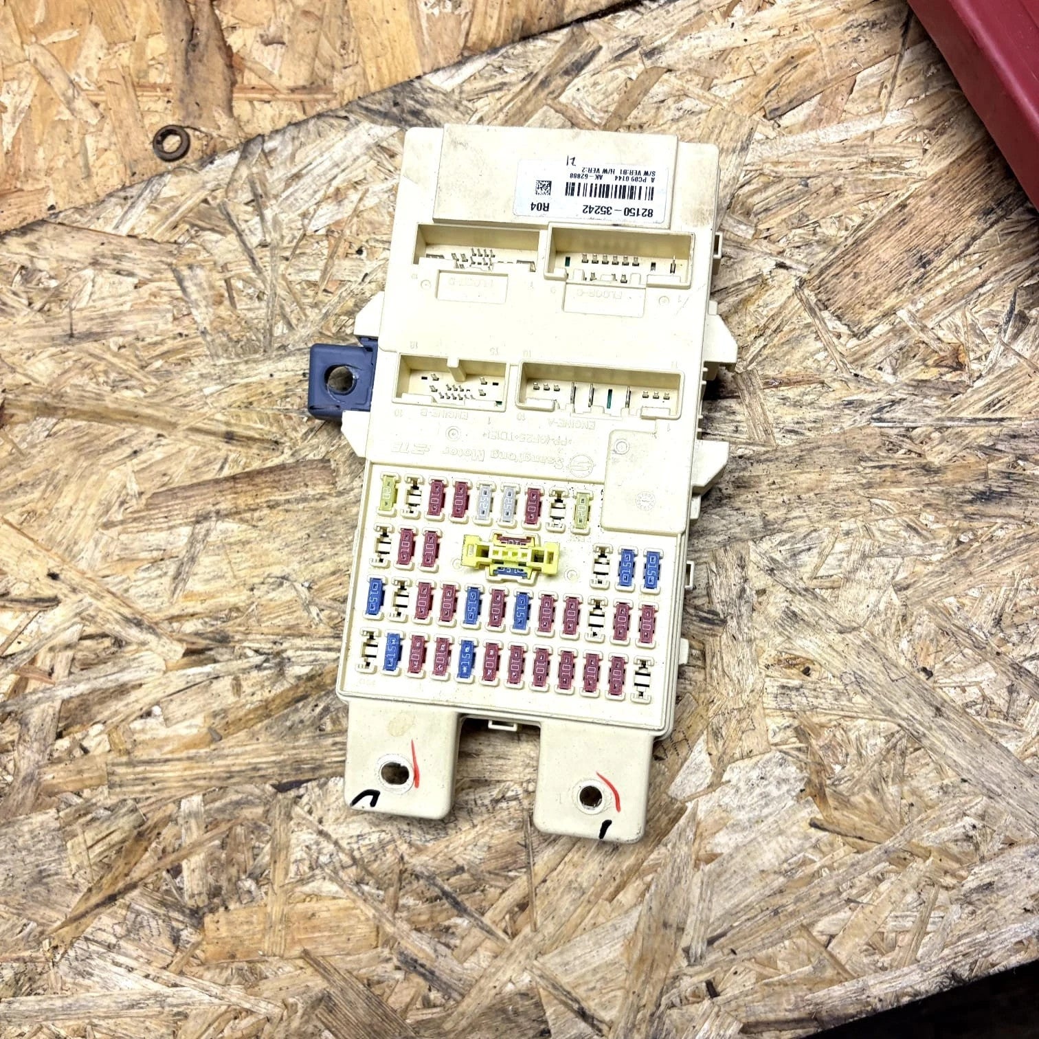 SsangYong Tivoli Relay Fuse Box Junction Box 82150-35242 (2017-2018) ELX 1.6