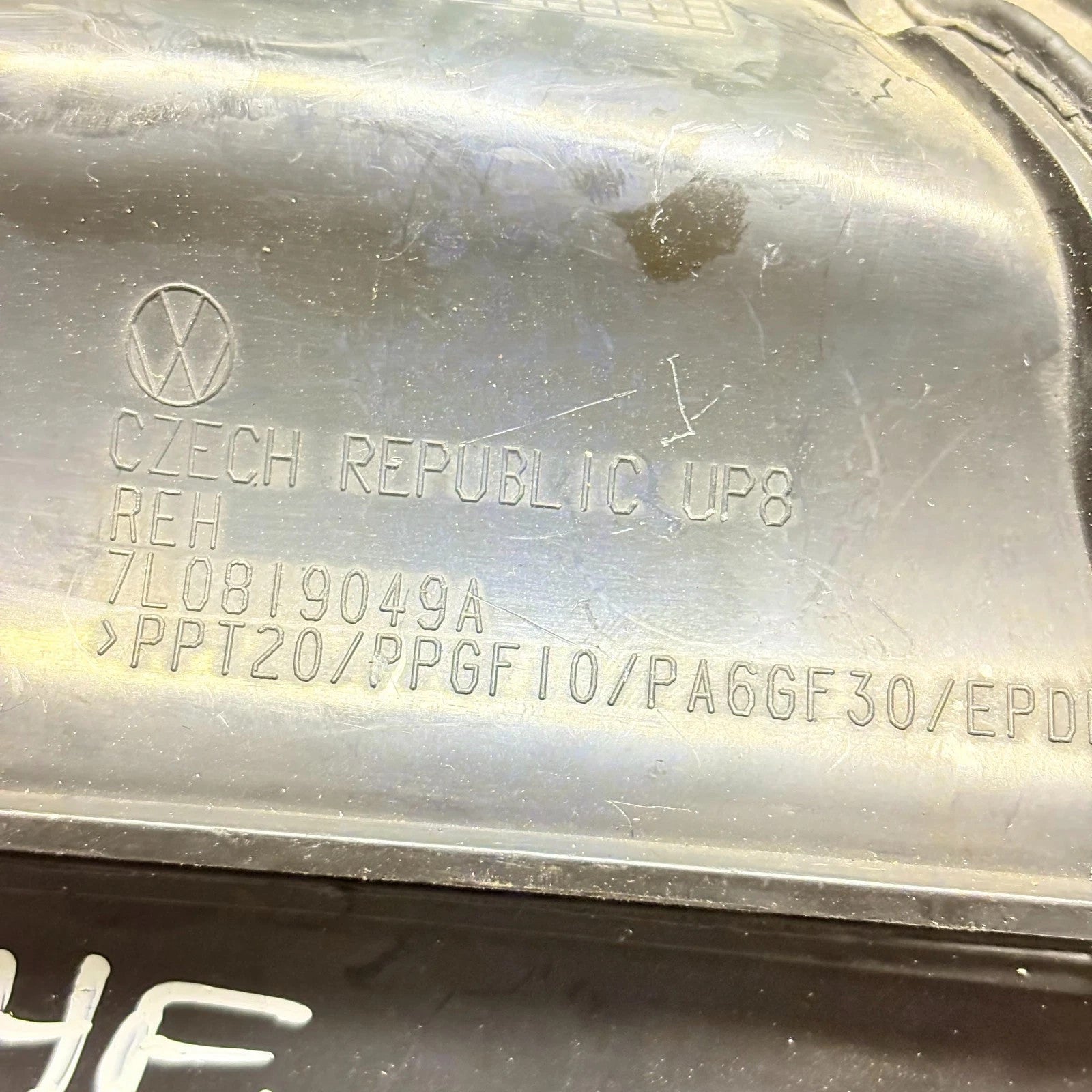 7L0819049A Cabin Pollen Filter Air Duct Porsche Cayenne 955 3.2 2003-07