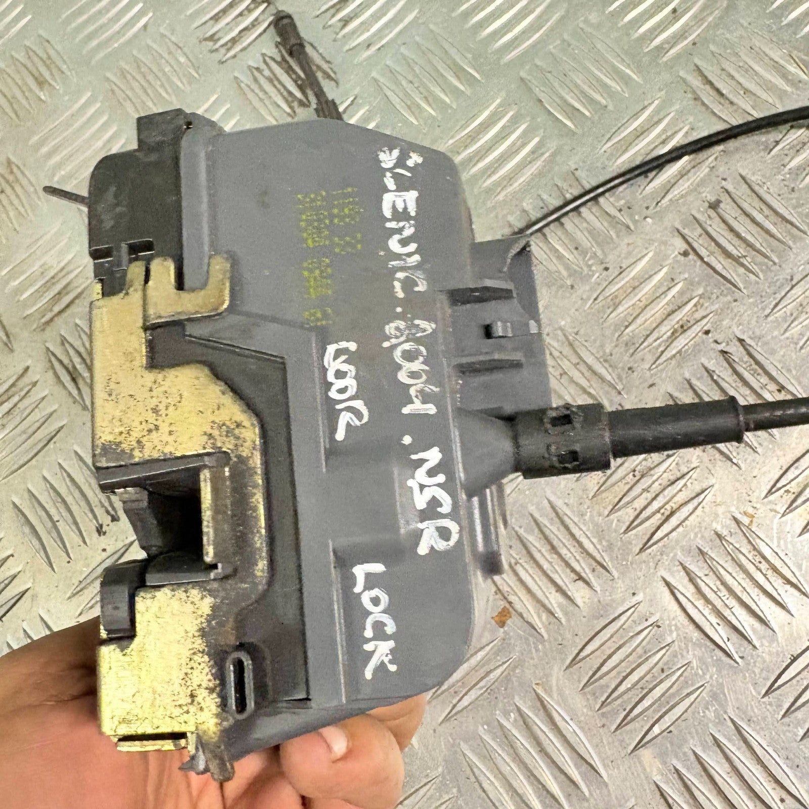 RENAULT SCENIC 2003-209 NSR PASSENGER REAR LEFT SIDE DOOR LOCK CATCH