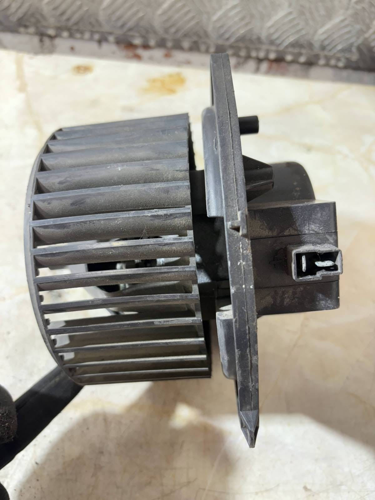 IVECO DAILY DENSO HEATER BLOWER MOTOR FITS 2000-570630200