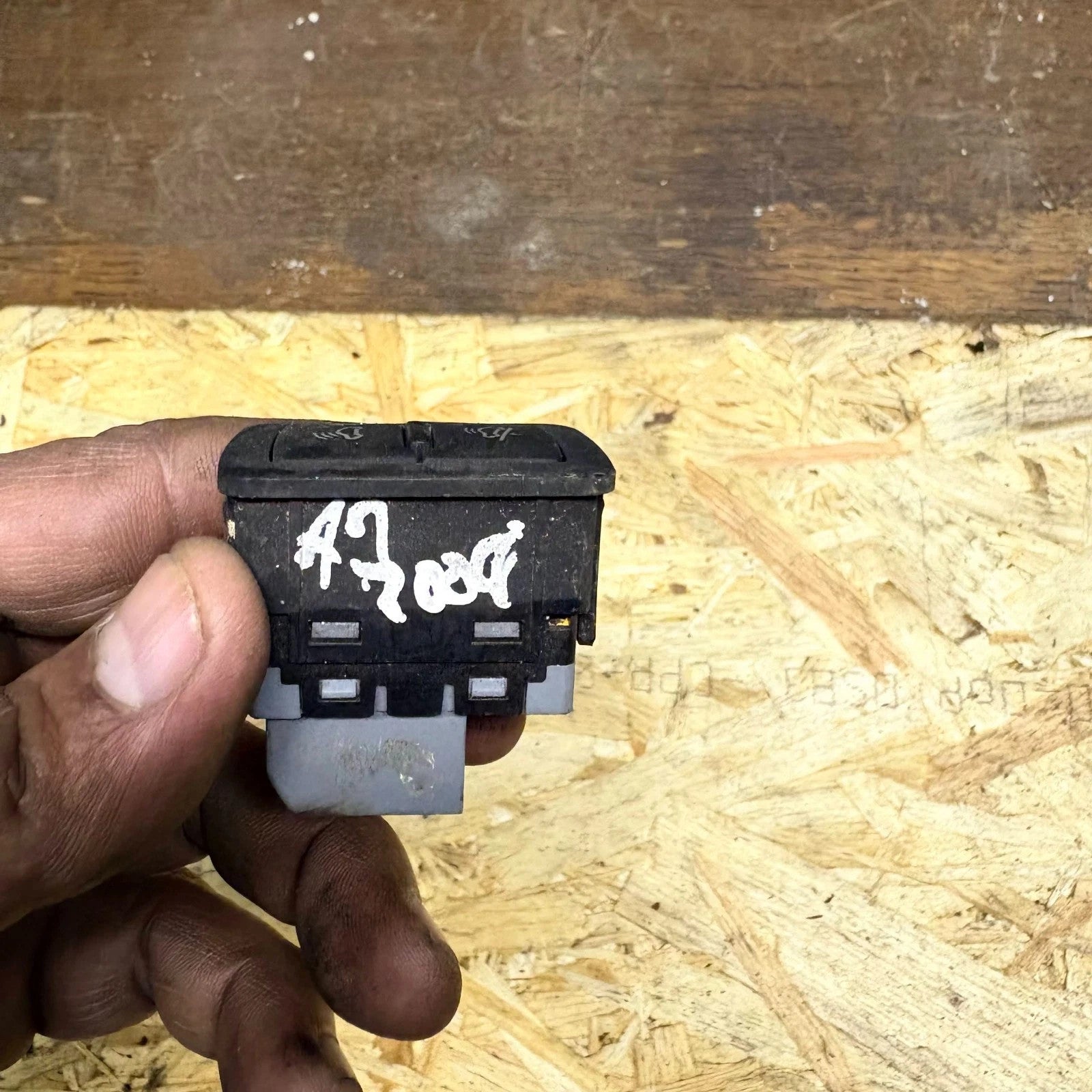 Audi A3 8P Alarm Tow-Away Switch Button Bezel Driver Door 2004-2013 8P0959527