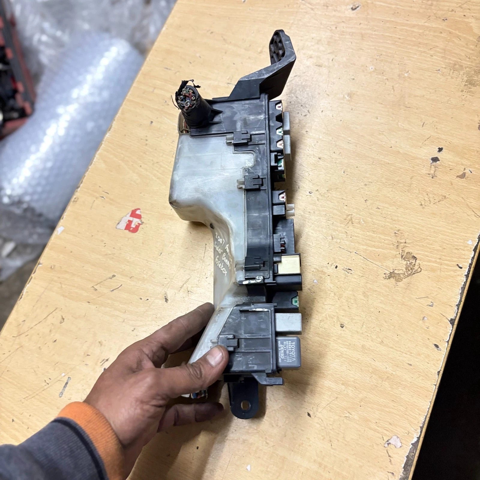 Toyota Avensis Mk2 T25 Under Bonnet Engine Bay Fuse Box 1.8 Petrol 03-09