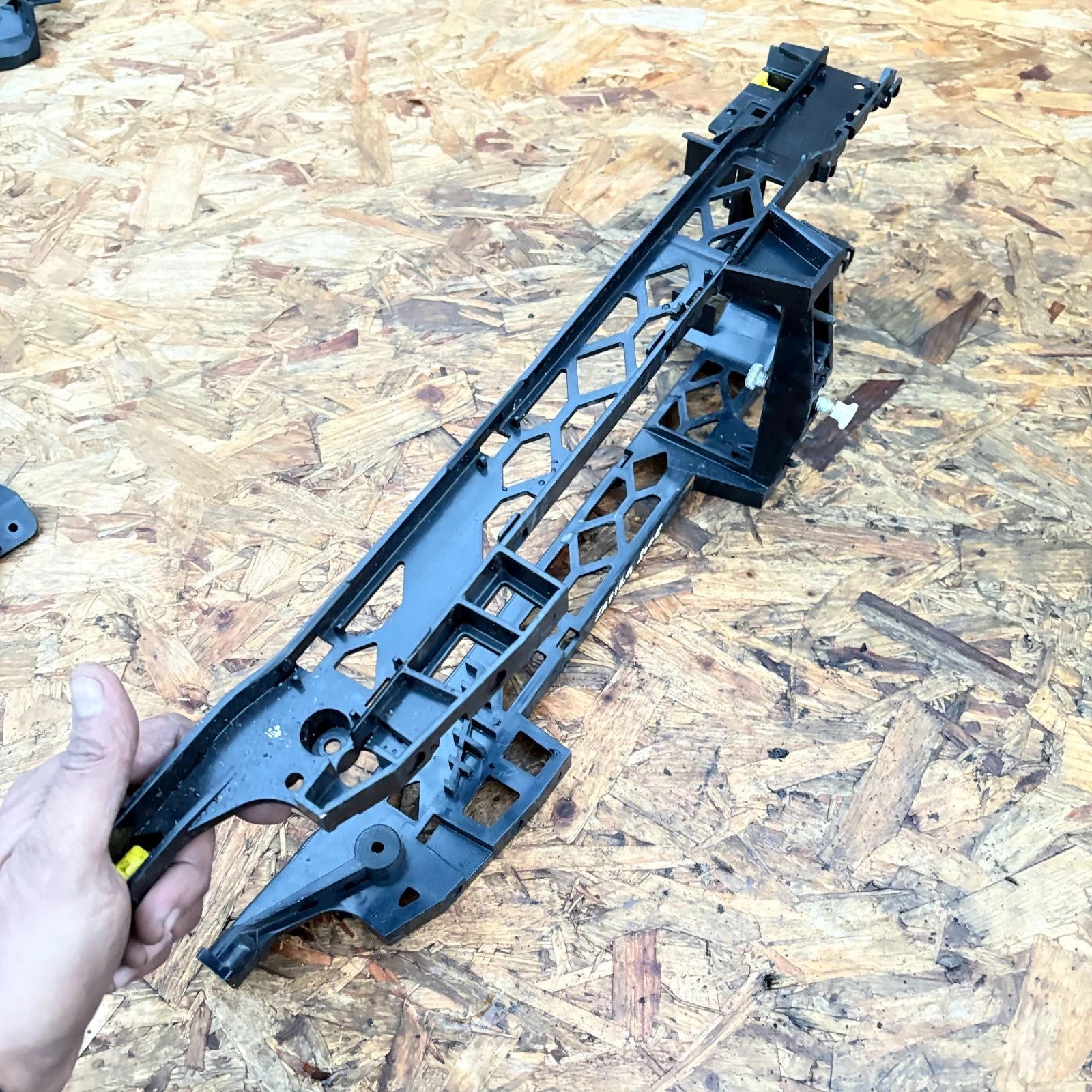 VAUXHALL ZAFIRA B 2005-2014 CENTRE CONSOLE HOUSING BRACKET SUPPORT