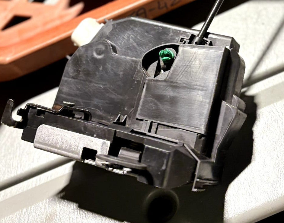 Volvo V40 Passenger Front Side Door Lock Mechanism 31274223 2012 A048315