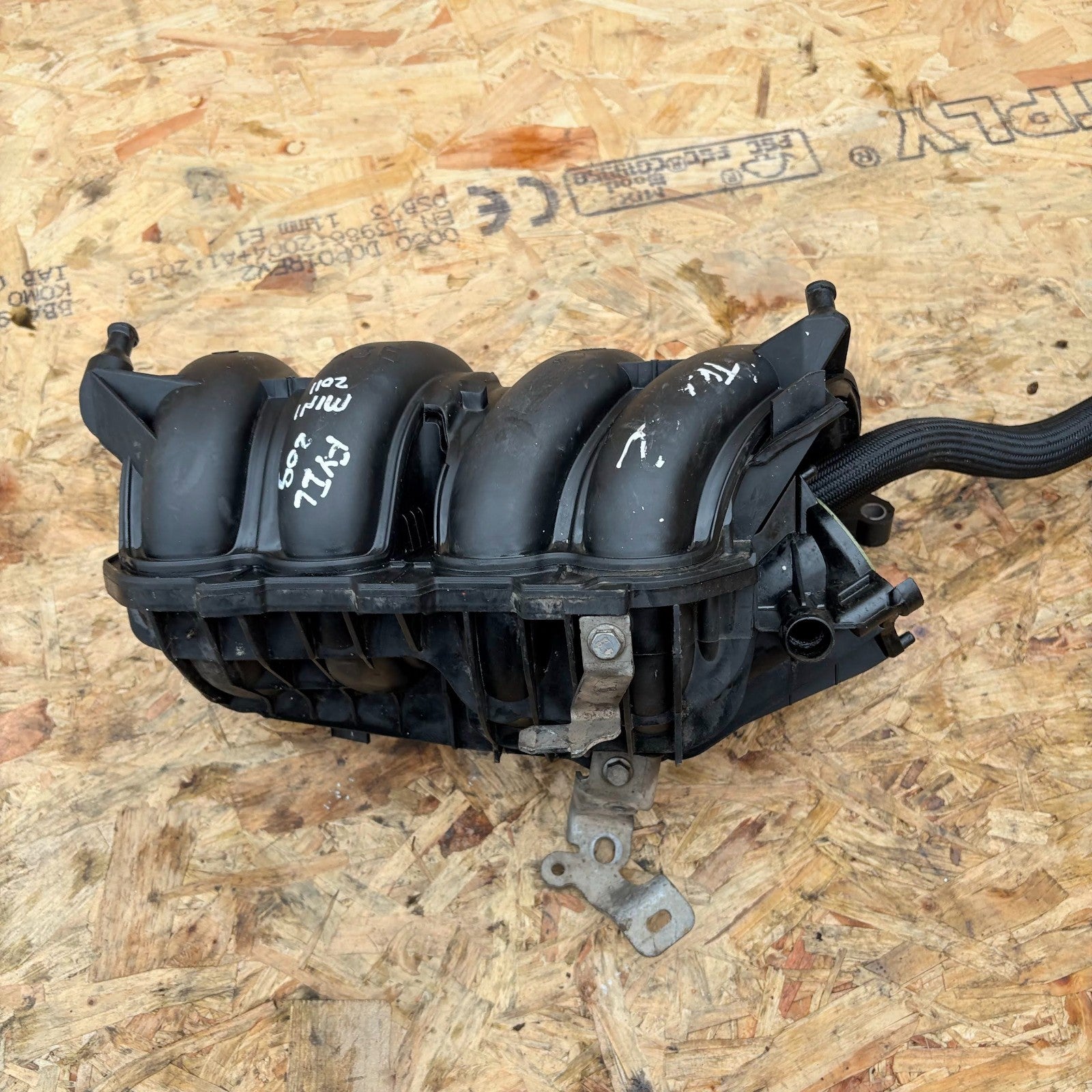 MINI 2011 INTAKE MANIFOLD V760459780 1.6 PETROL