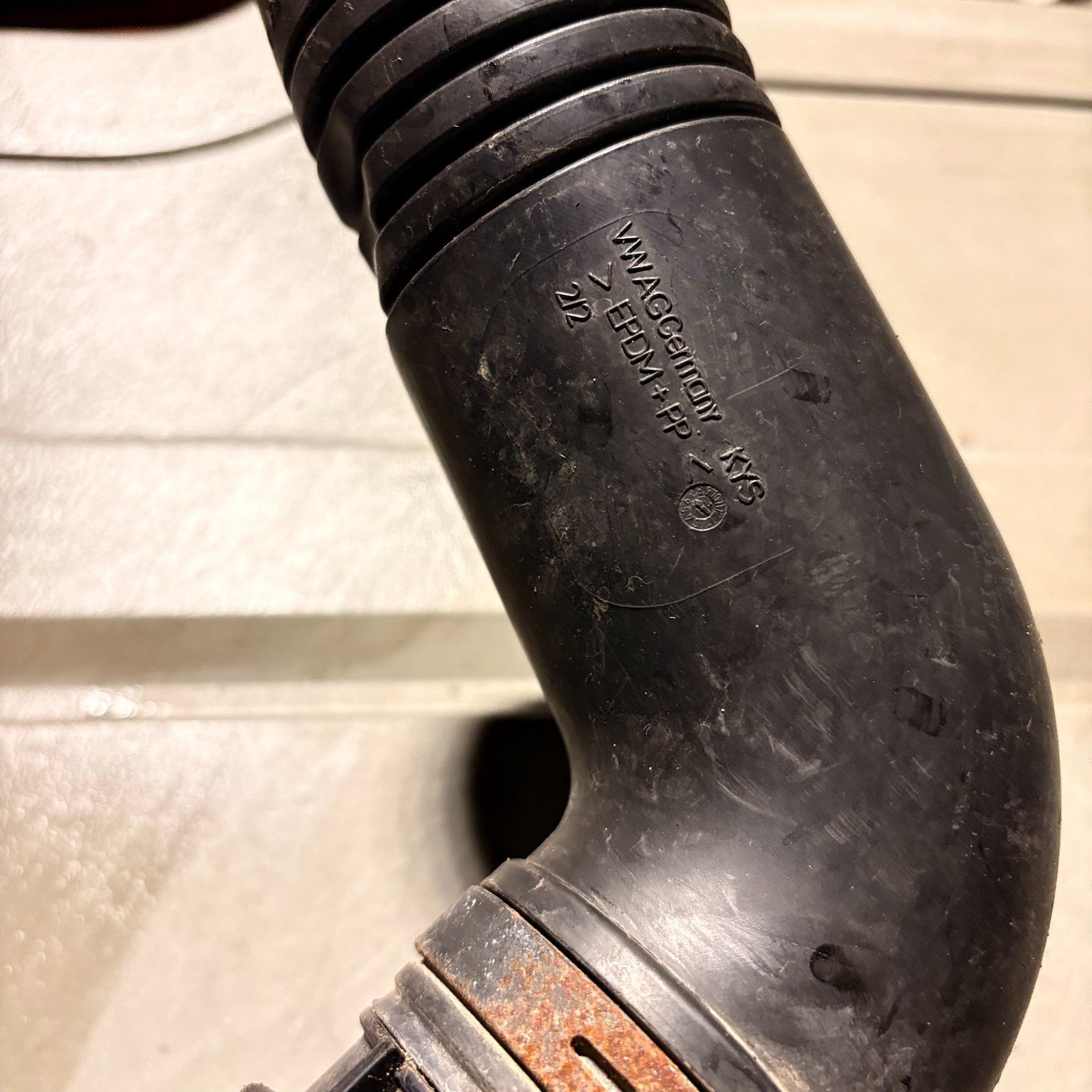 VW Golf 2013-2018 1.4 TSI Turbo Air Intake Pipe Hose 04E129656E
