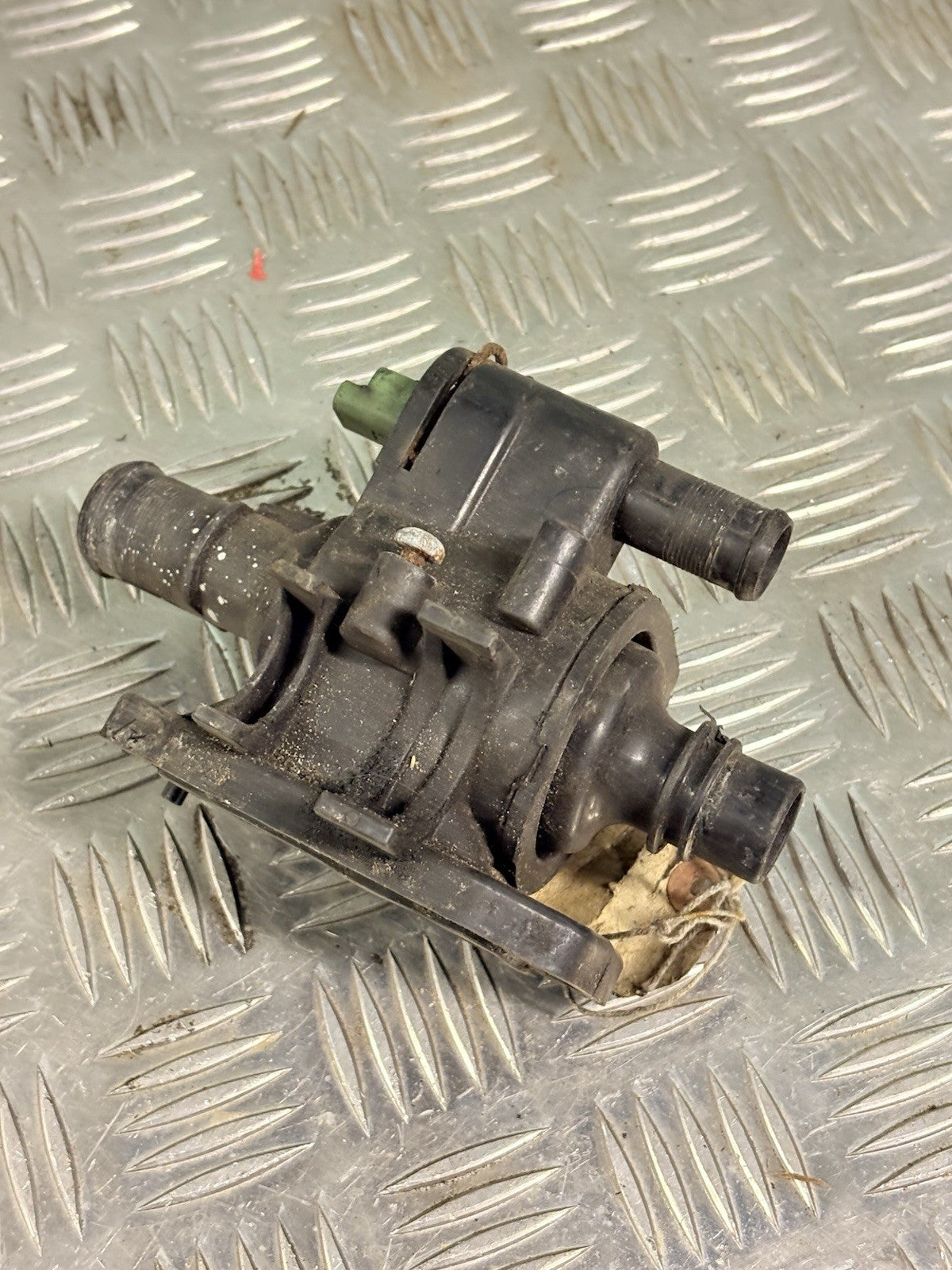 Thermostat Housing 9641522380 9654393880 1.4HDi/TDCi Fiesta 01-17 C1/107 05-14