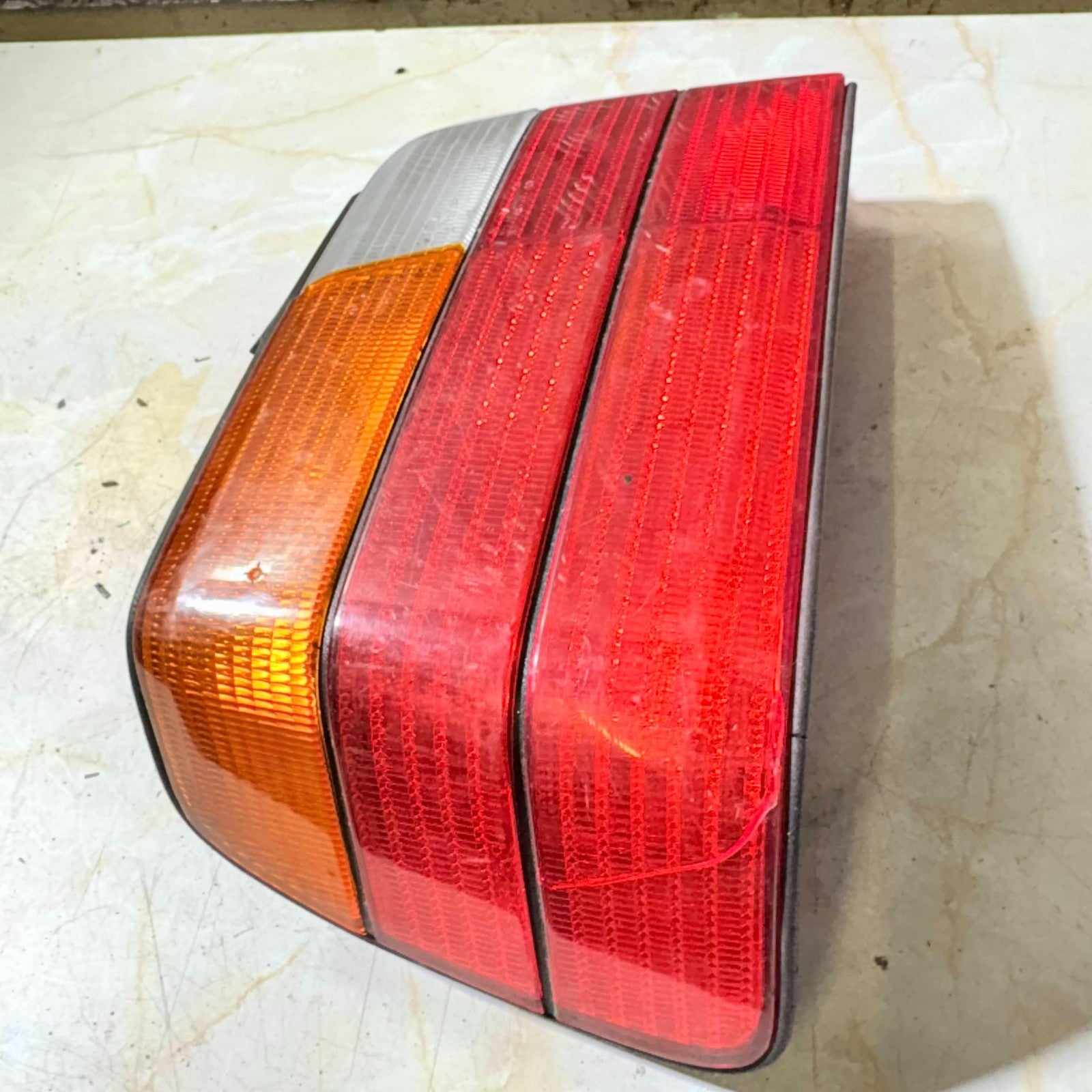 BMW E36 3 SERIES 4DR SALOON 1990-1998 RIGHT REAR TAIL LIGHT AMBER 63211387362