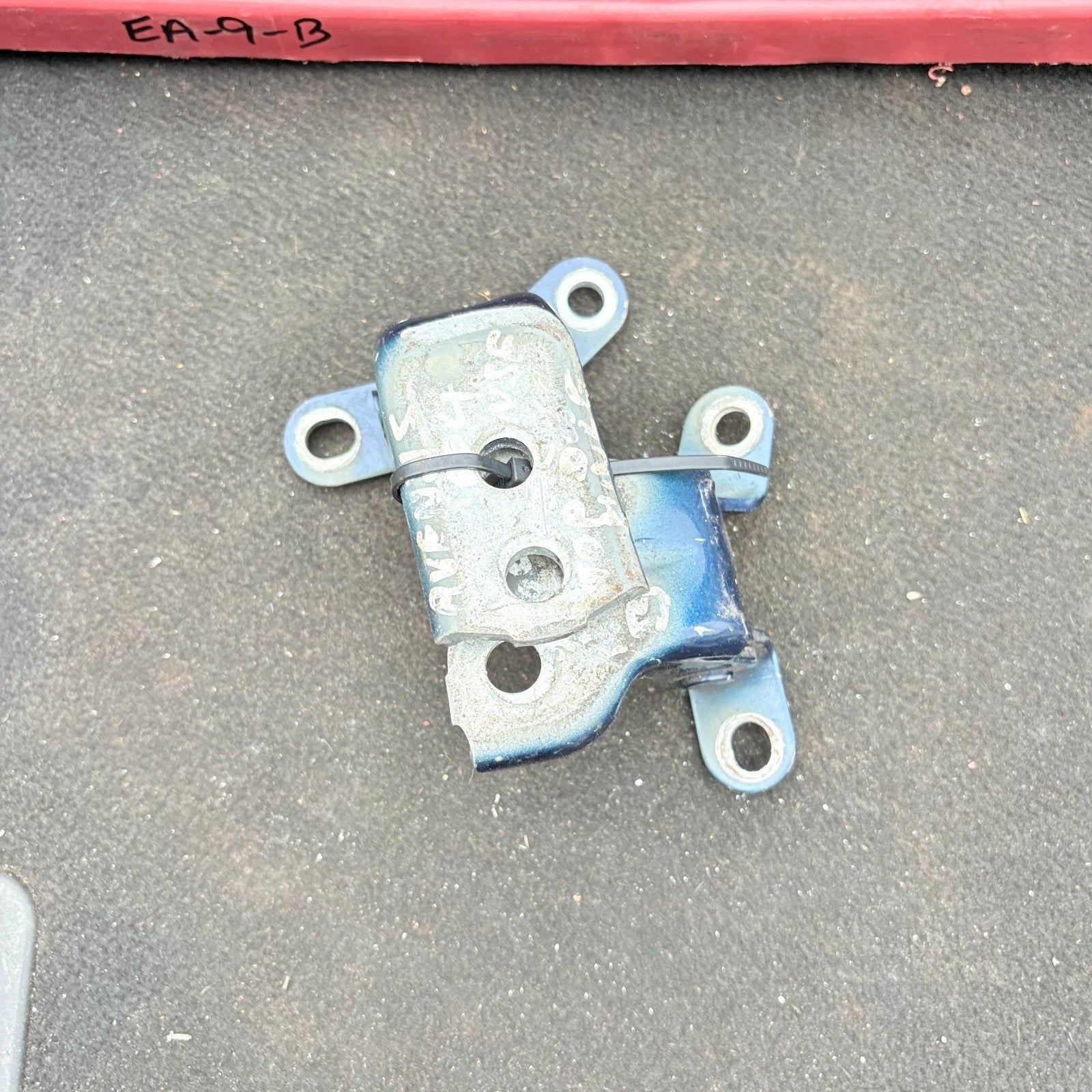 Toyota Avensis T25 2003-2008 Front Left Passenger Door Hinges Upper+Lower LH
