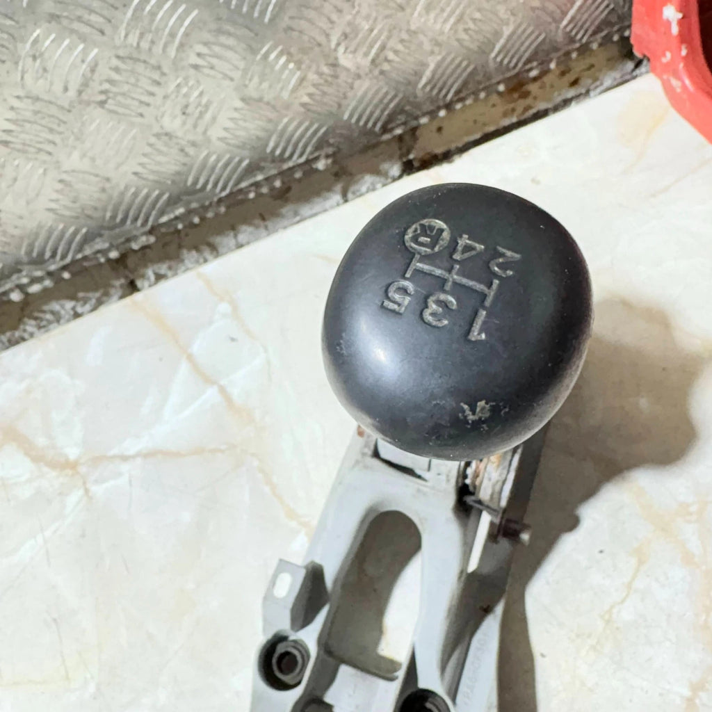 TOYOTA PREVIA 2005 D-4D RHD MANUAL GEAR BOX GEAR SELECTOR GEARSTICK LEVER