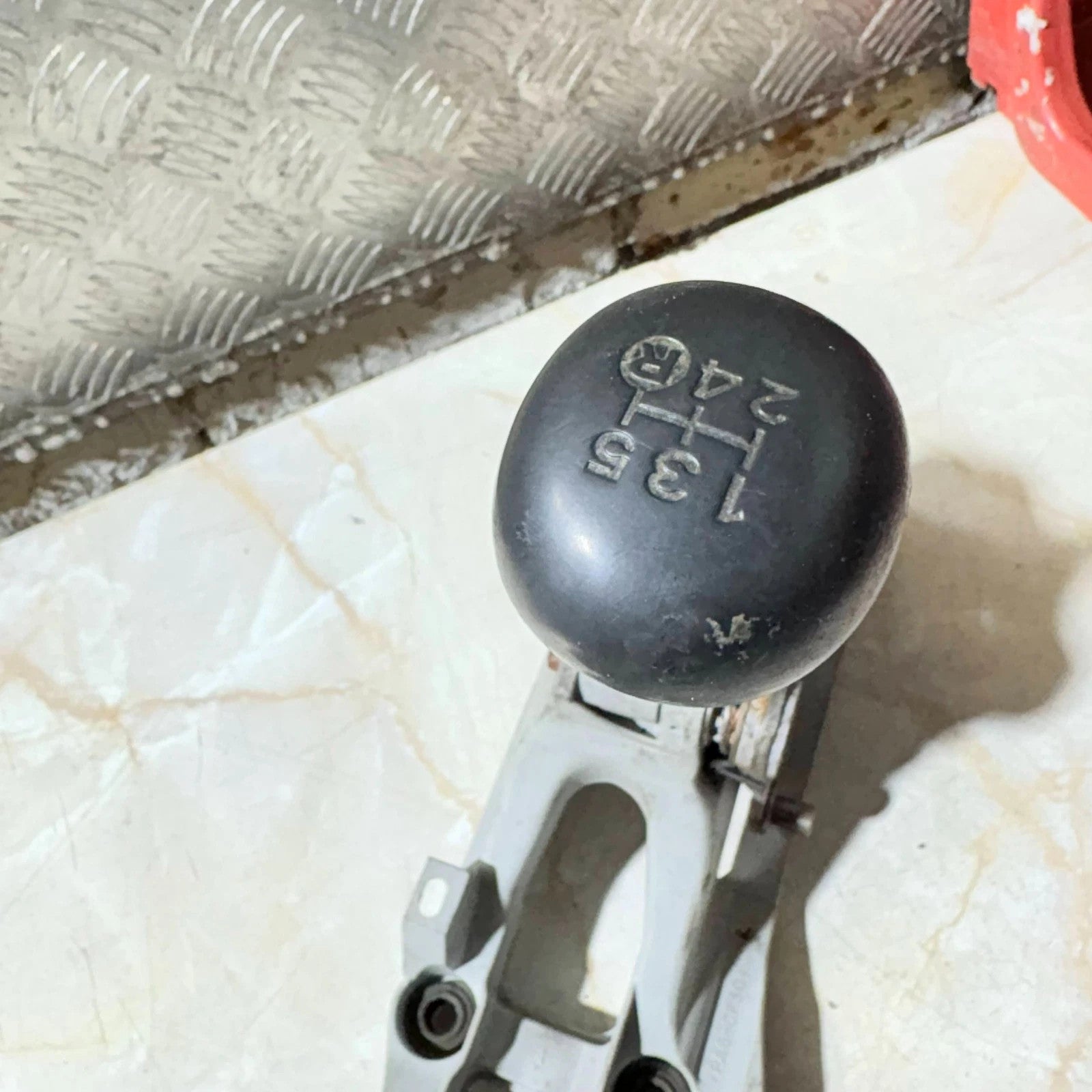 TOYOTA PREVIA 2005 D-4D RHD MANUAL GEAR BOX GEAR SELECTOR GEARSTICK LEVER