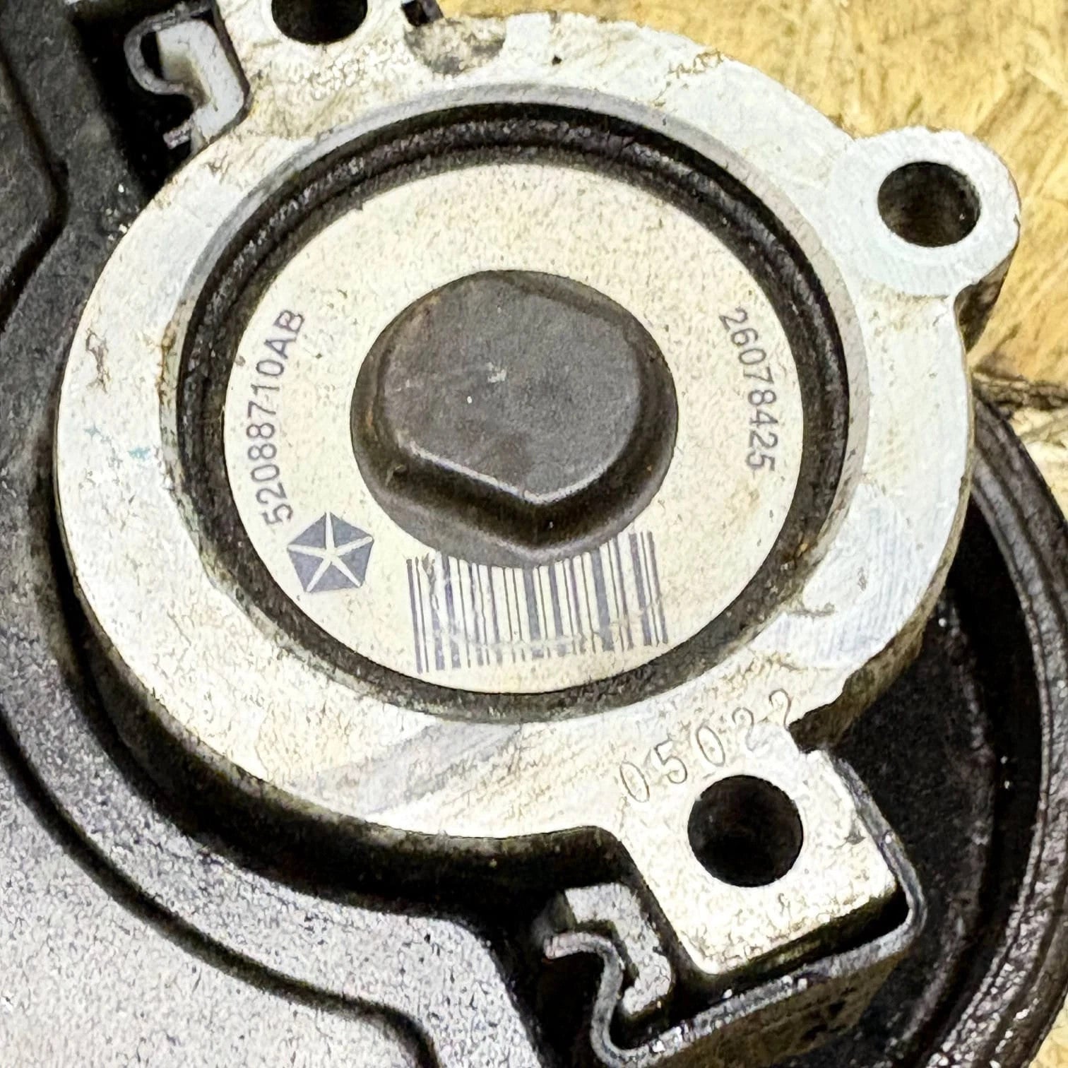 Jeep Cherokee/Liberty KJ 2003 3.7 V6 Power Steering Pump + Reservoir 52088710AB