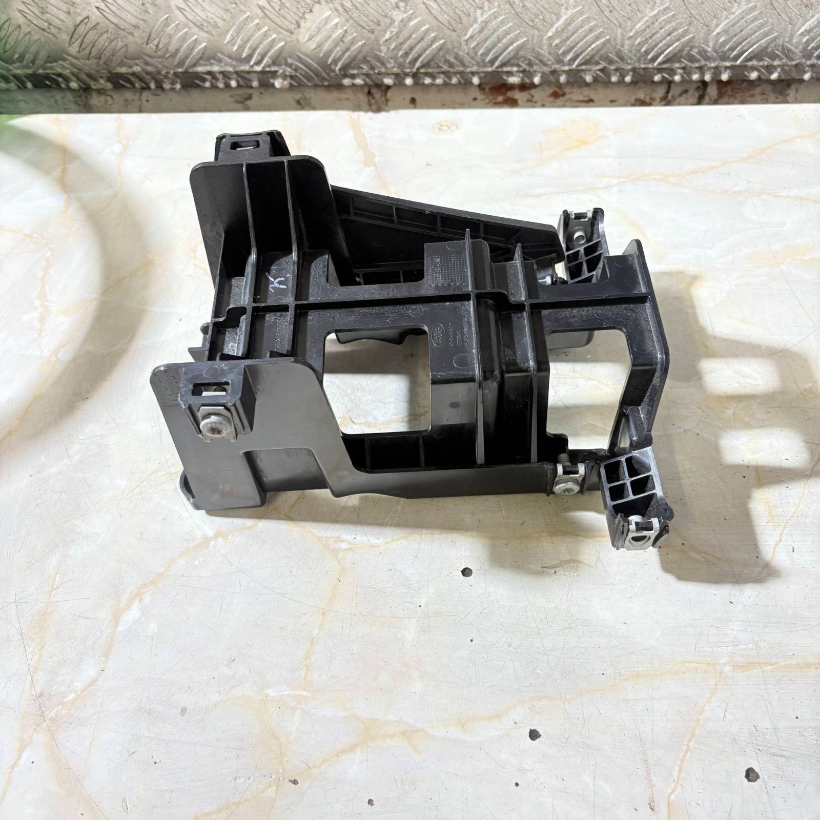 2011-2018 Range Rover Evoque L538 Centre Console Mount Bracket BJ32-048B38-AA