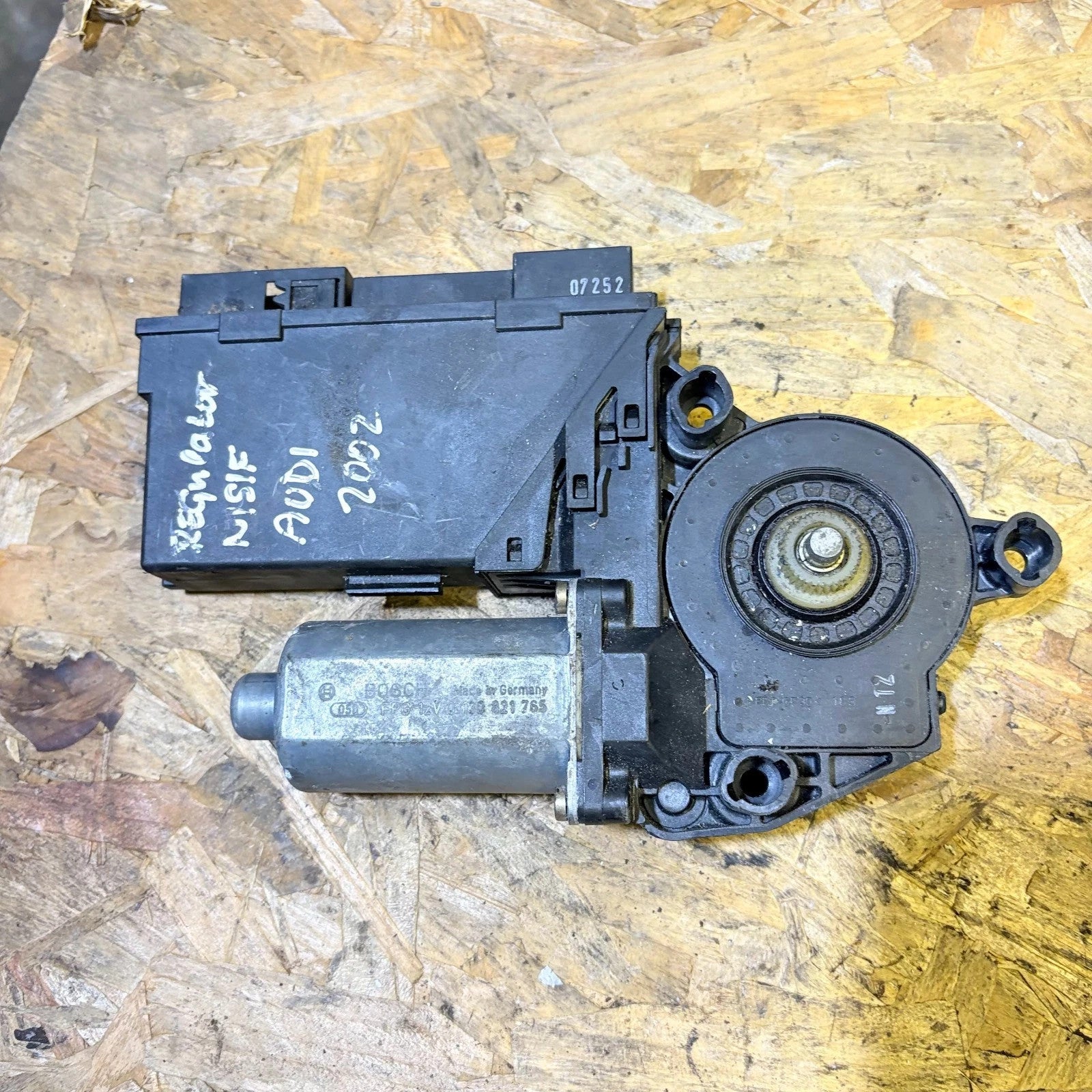 Audi 2002 Convertible Window Regulator Motor Front Left 8E2959801B