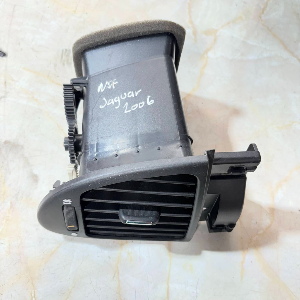 Jaguar x-type passenger side dash air vent assembly 2006