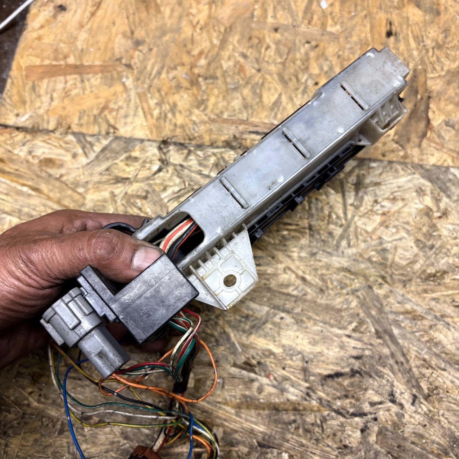Nissan Micra K11 1998-2002 Fuse Relay Box 25230-9F920 Under Bonnet