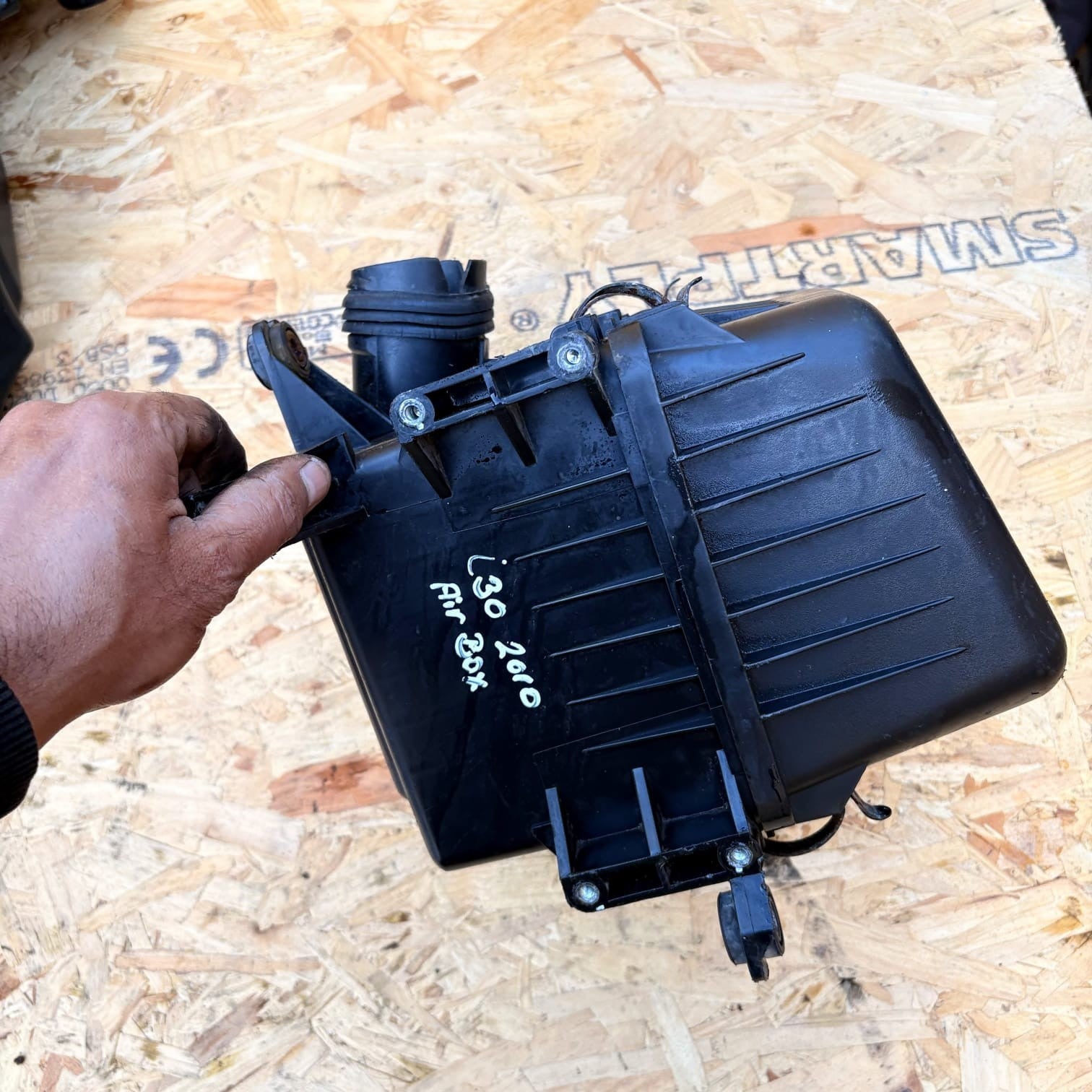 2010 HYUNDAI I30 1.6 DIESEL AIR FILTER HOUSING BOX 281002H200