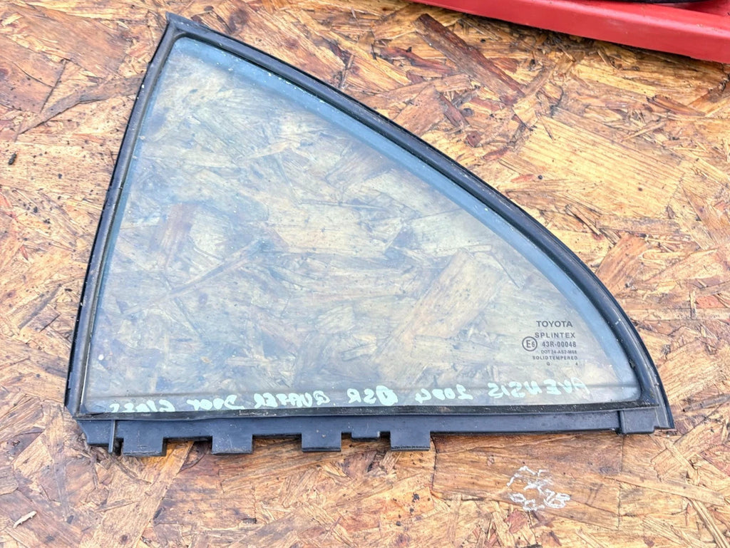 TOYOTA AVENSIS MK2 QUARTER WINDOW GLASS DRIVERS REAR RIGHT 2003~2008