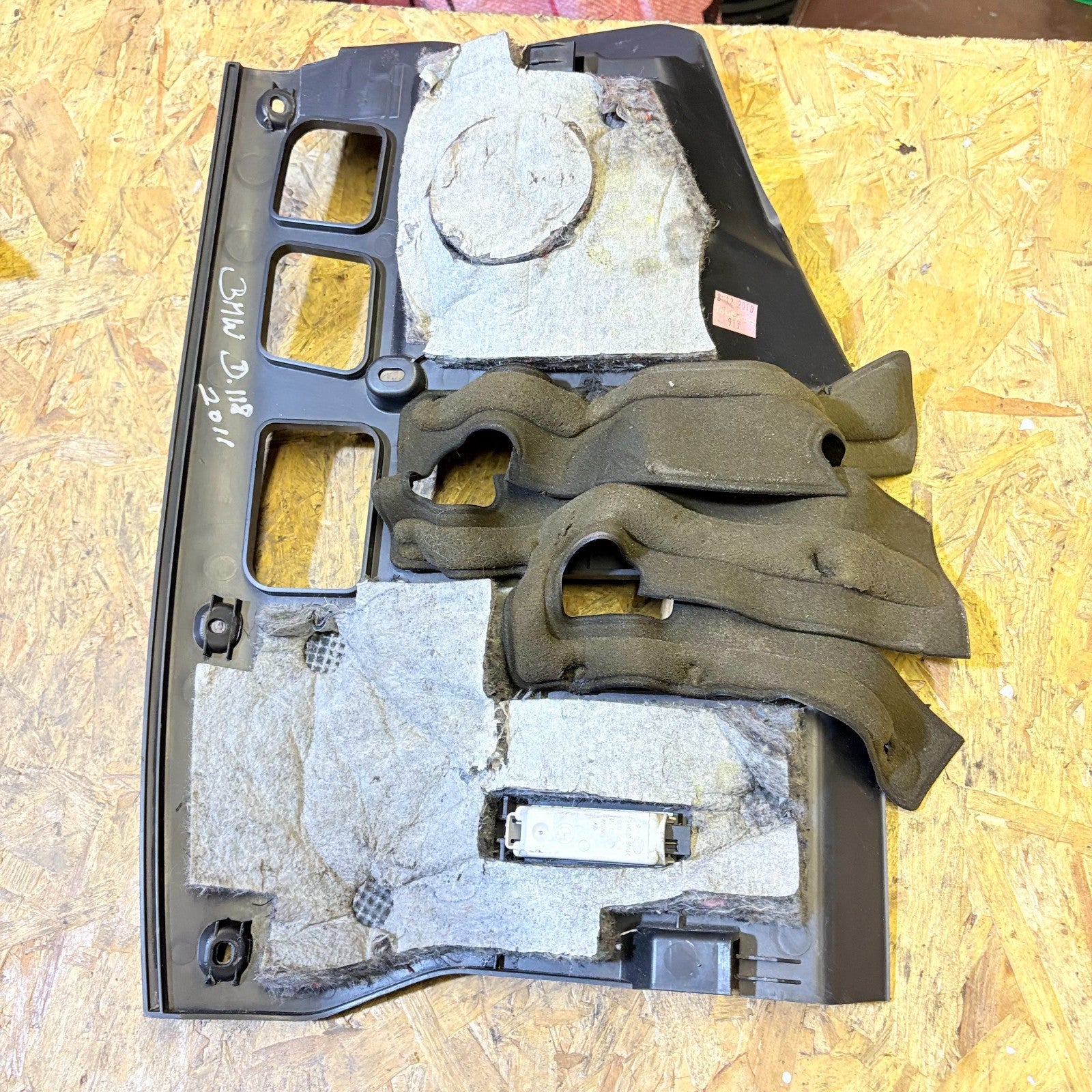 2011 BMW 1 SERIES 118D FOOTWELL TRIM DRIVERS SIDE