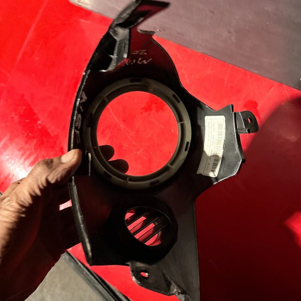 MINI CLUB 2011 DASH AIR VENT TRIM COVER/FRAME (PASSENGER SIDE)