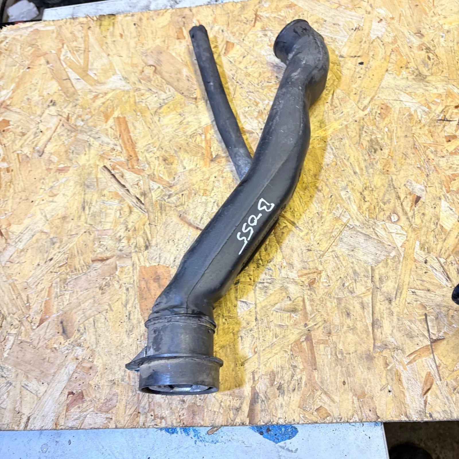 A9014701320 Diesel Fuel Filler Neck Sprinter W901 W902 W903 95-06 VW LT 96-06