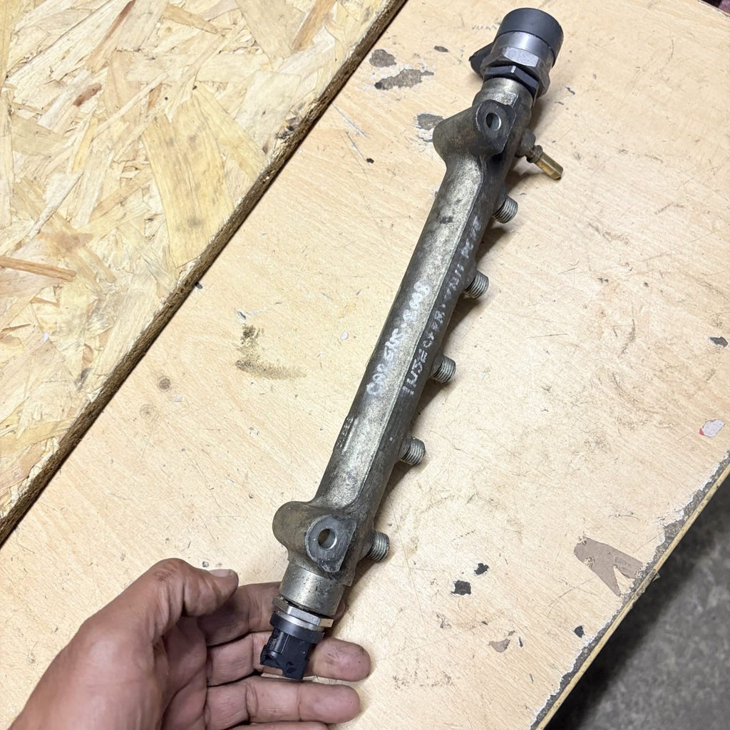 KIA CARENS 2008 2.0 CRDI 3140027410 0445214140 HIGH PRESSURE FUEL RAIL