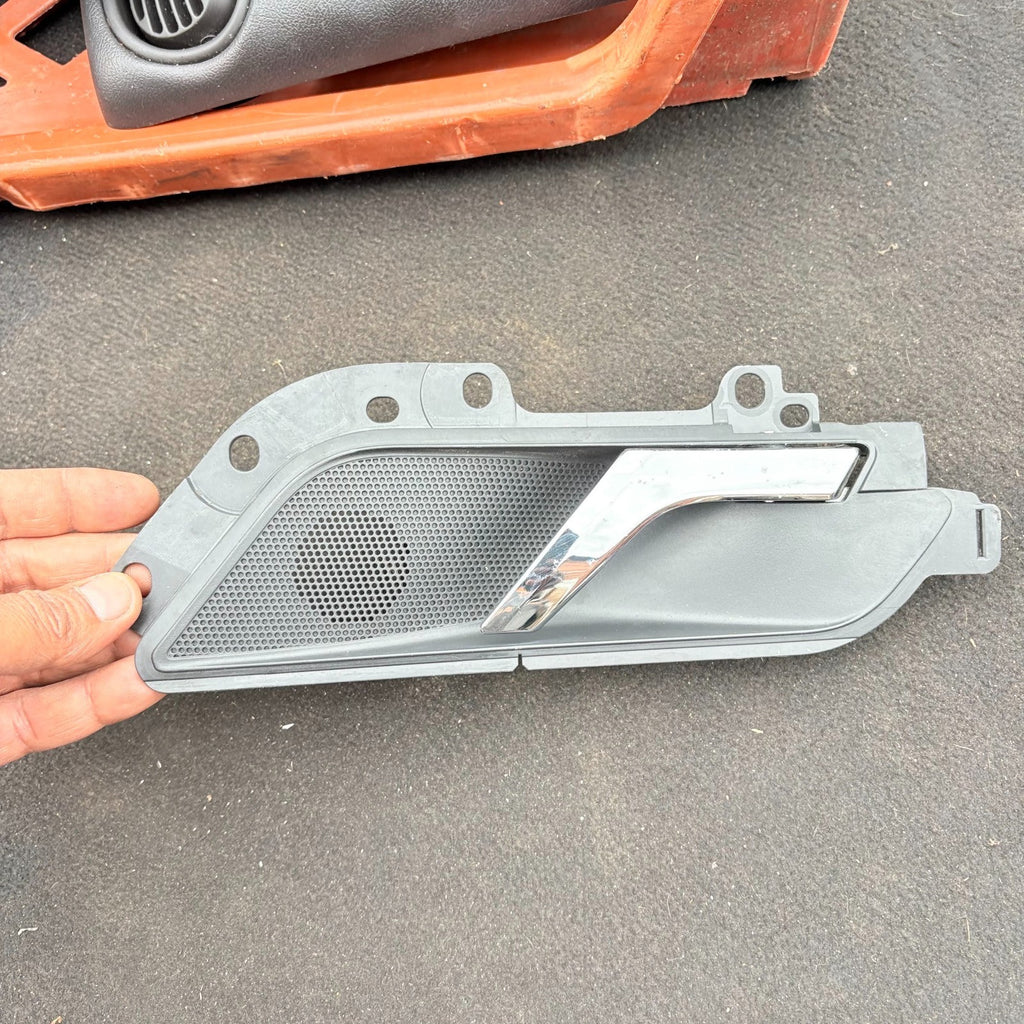 Skoda Rapid Front Left Inner Door Handle With Speaker 5JB867011A