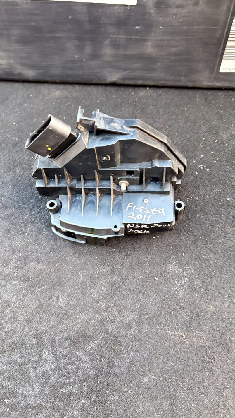 FORD FOCUS MK3 DOOR LOCK REAR PASSENGER NS LEFT BM5A-A26413-BC 2011