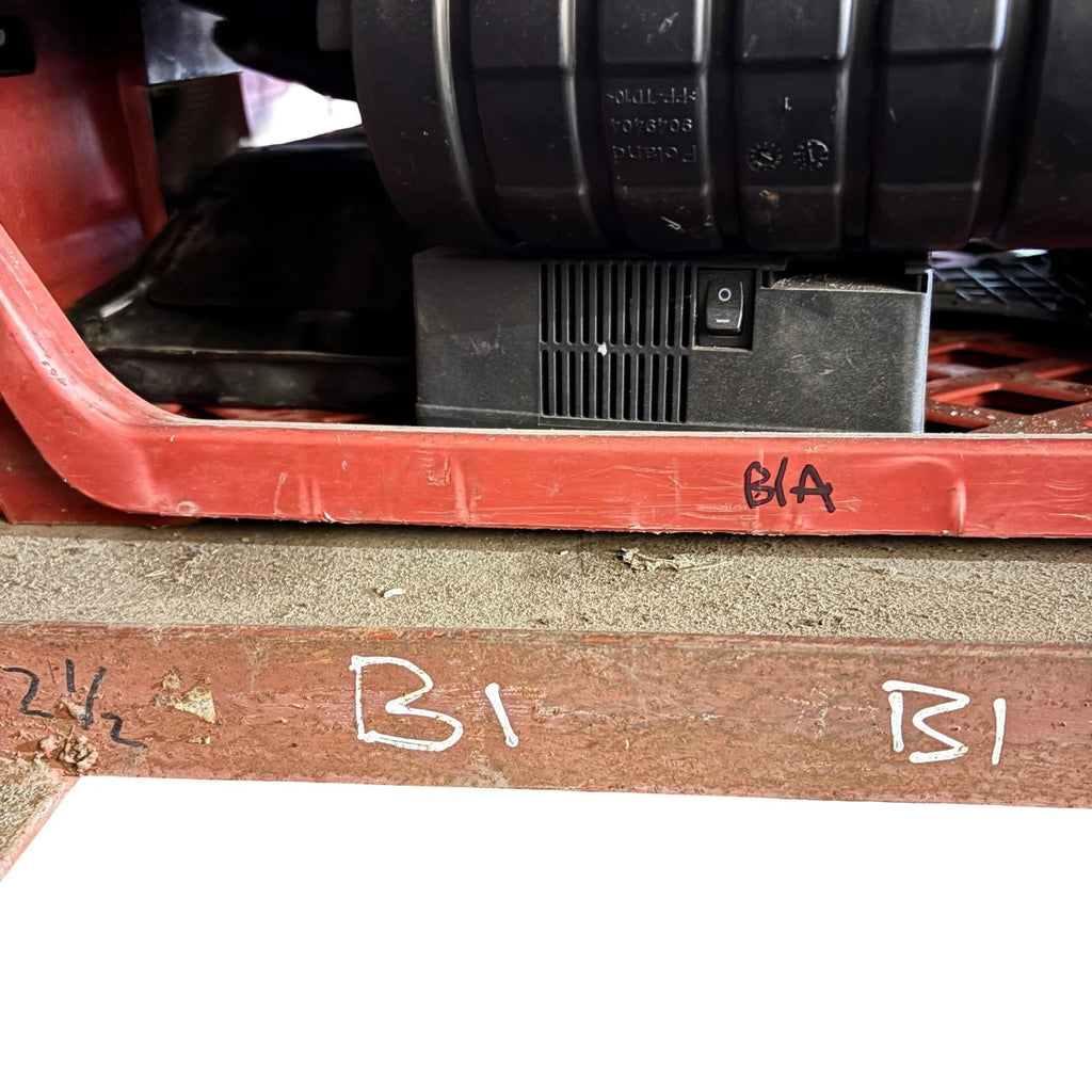 VW Golf MK5 MK6 2004-2013 Front Right Driver Footrest Pedal 1K2864777B
