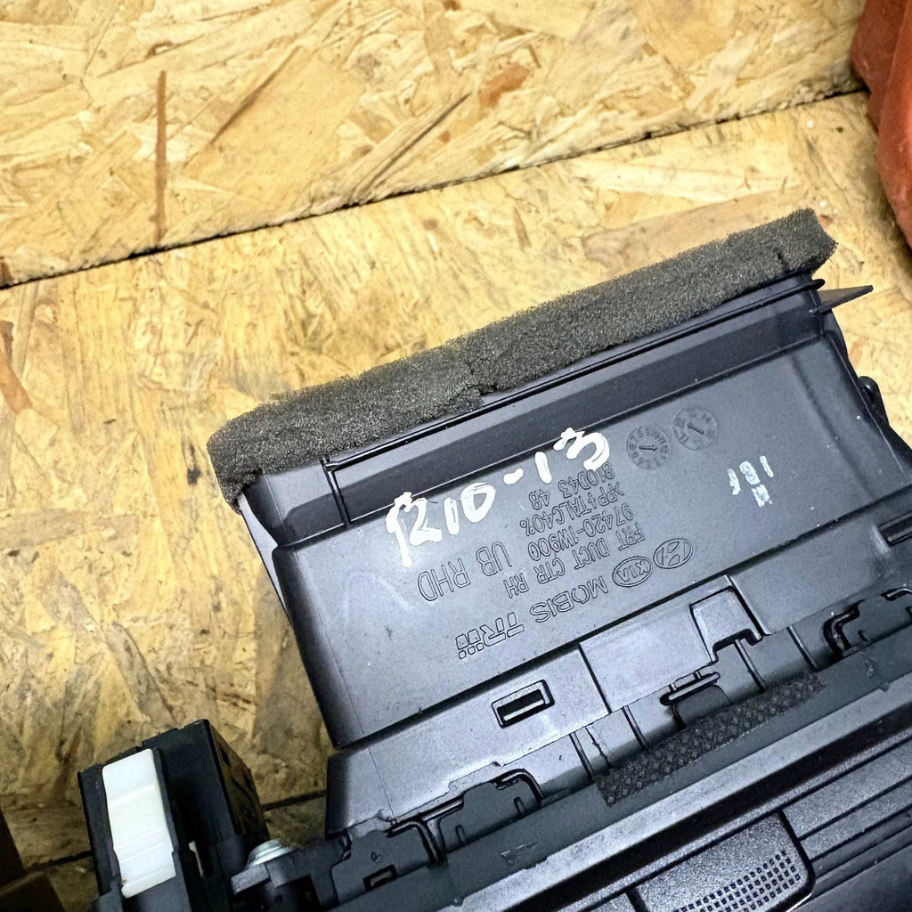 2013 KIA RIO RADIO TRIM WITH AIRVENTS 97420-1W900, 84741-1W900 2012-2016