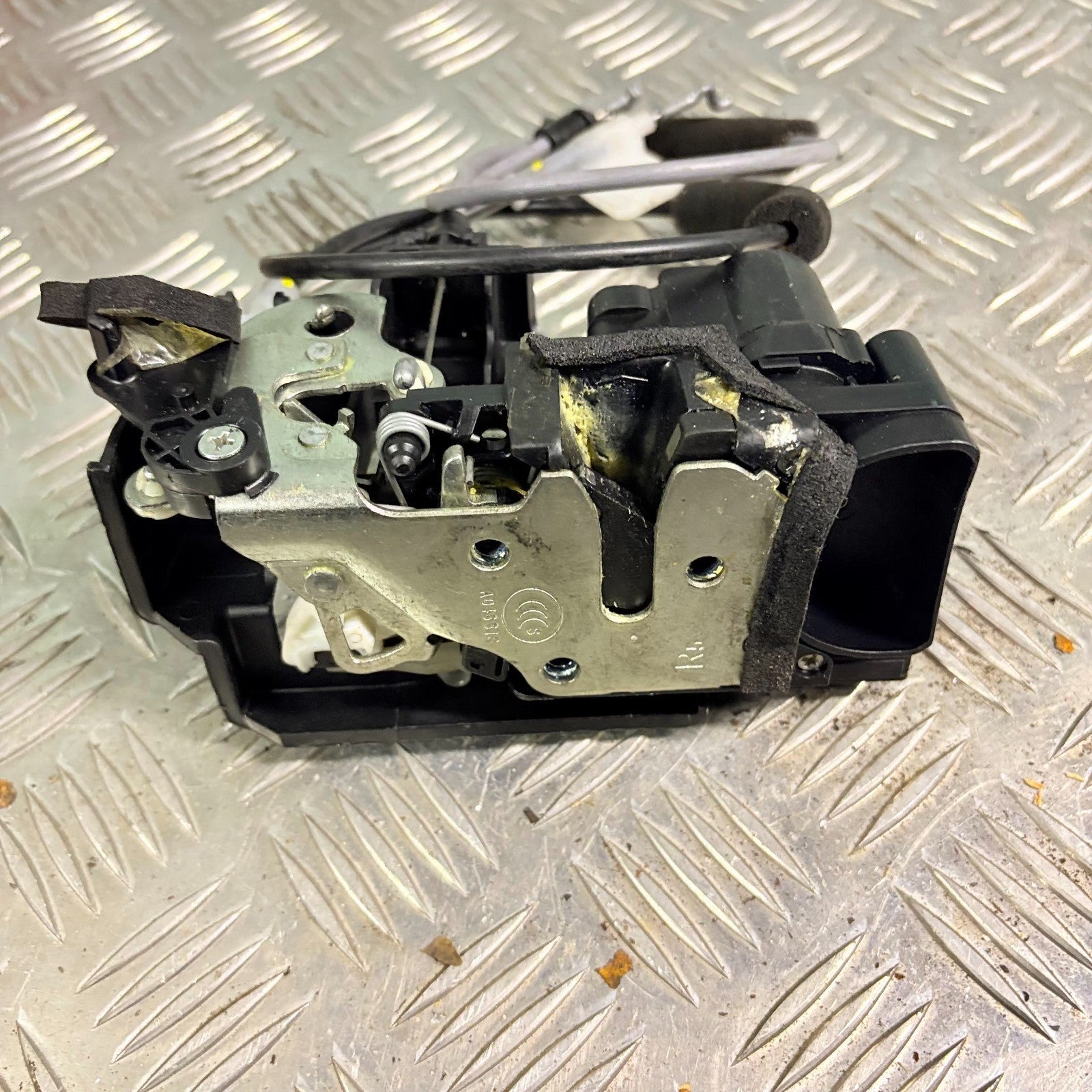 CHEVROLET SPARK LT 2010-2015 MK1 O/S DRIVERS REAR RIGHT DOOR LOCK CATCH