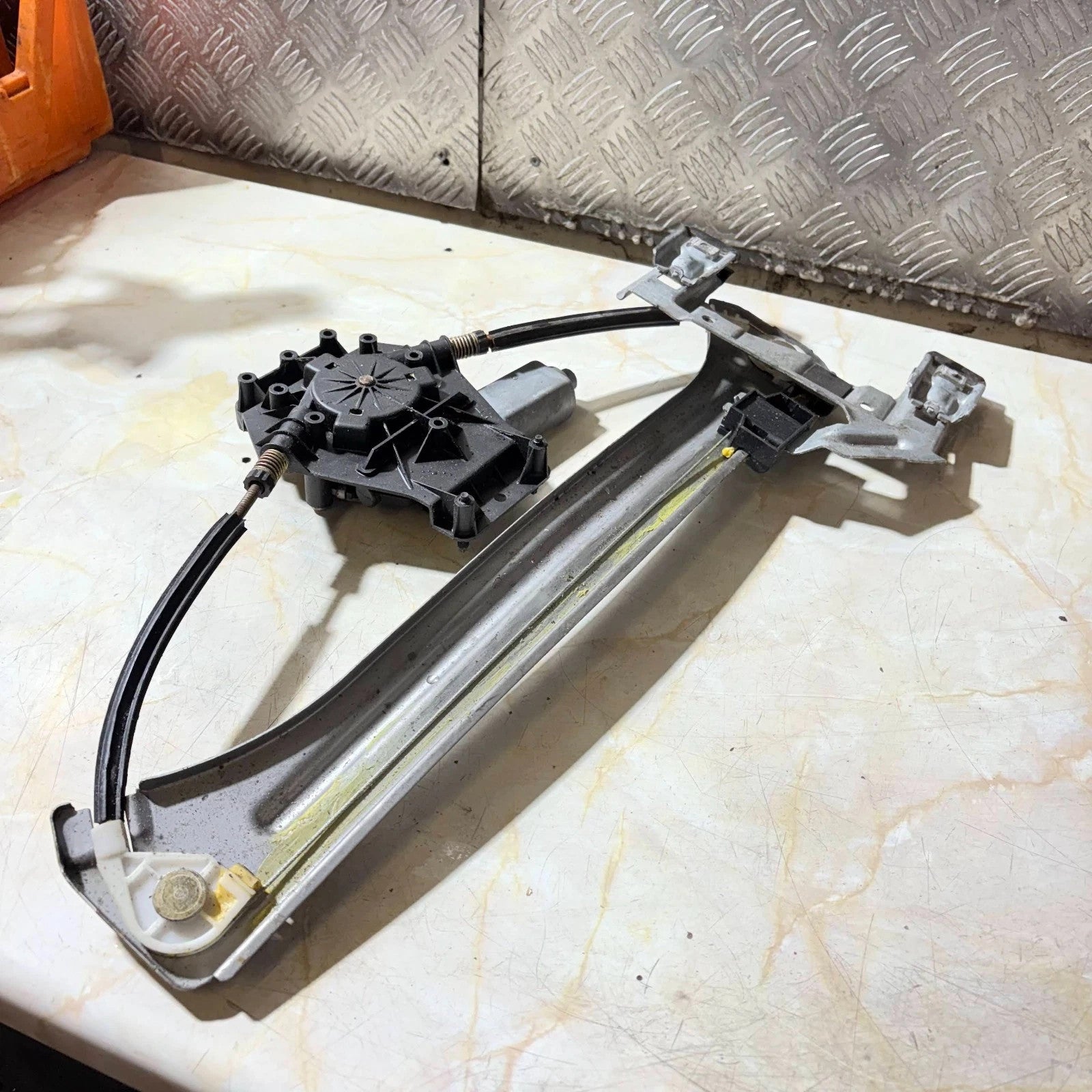 CHRYSLER PT CRUISER 00-10 5DR REAR PASSENGER LEFT WINDOW REGULATOR 05067543AA