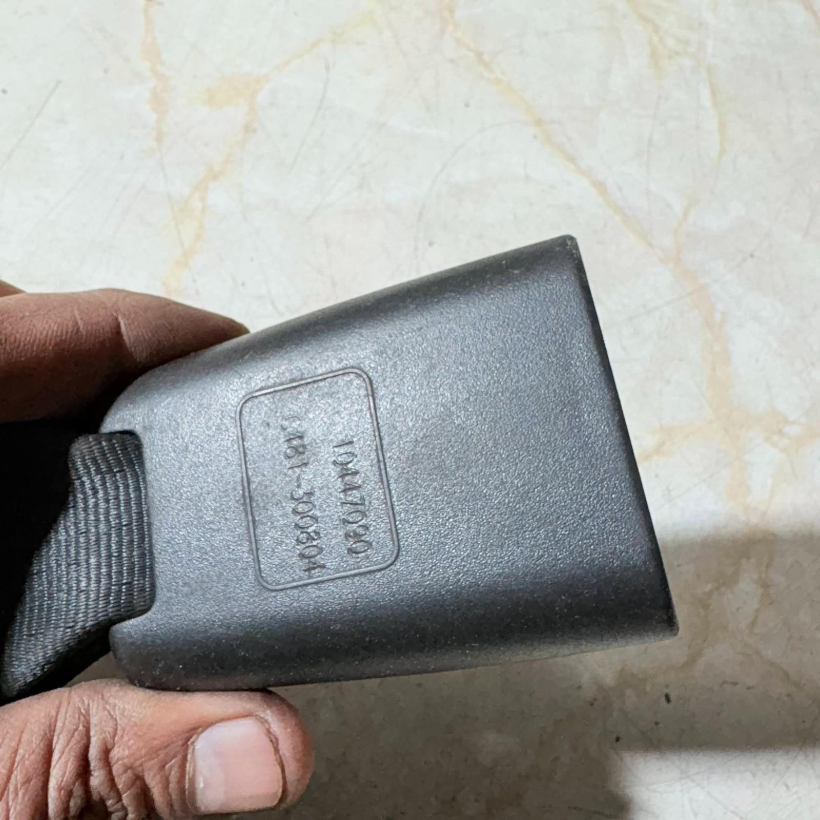 Alfa Romeo 2001-2006 Driver Side Rear Seatbelt Buckle 10447090