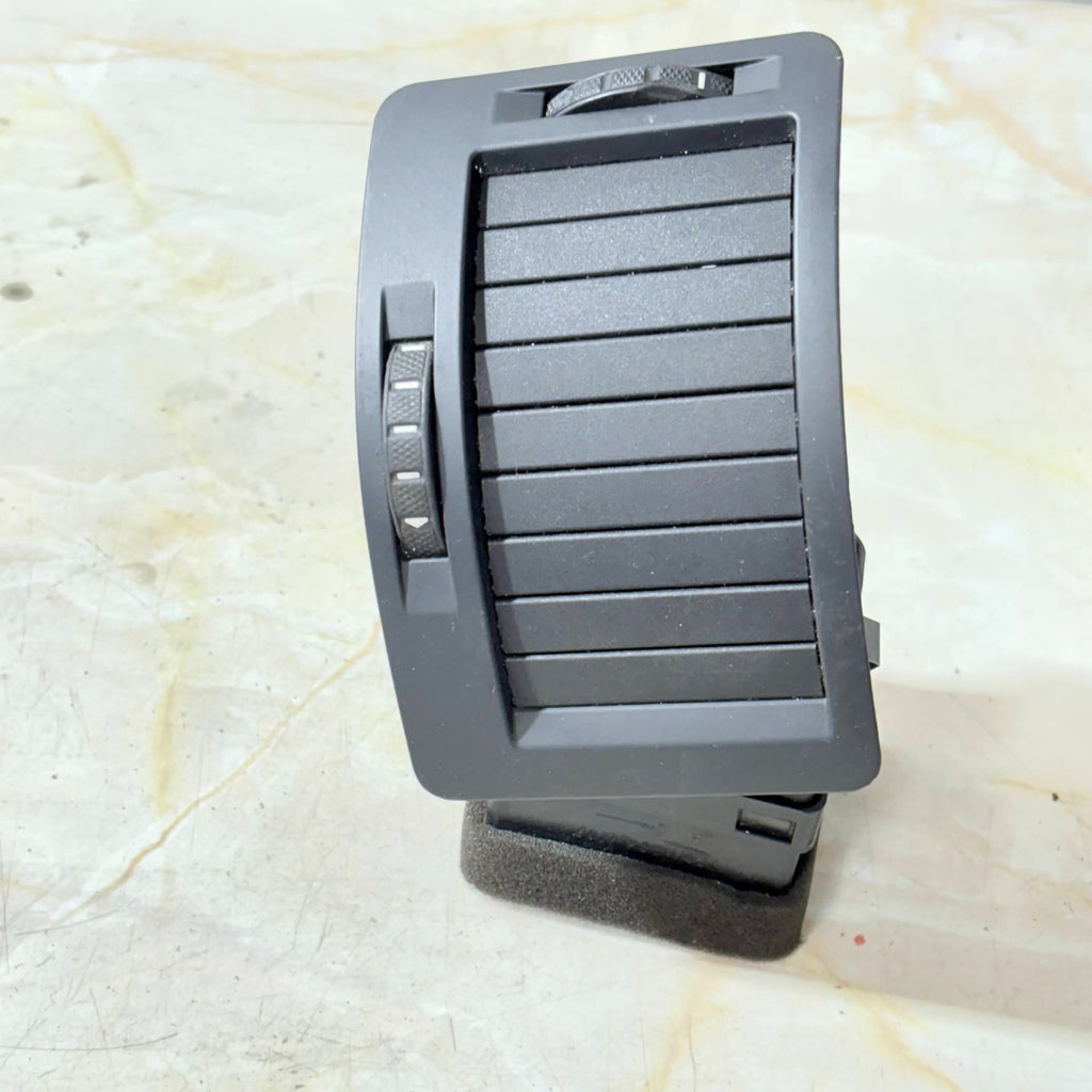 SKODA OCTAVIA VRS 2008 NSF DASH AIR VENT FRONT PASSENGER SIDE 1Z0 819 701