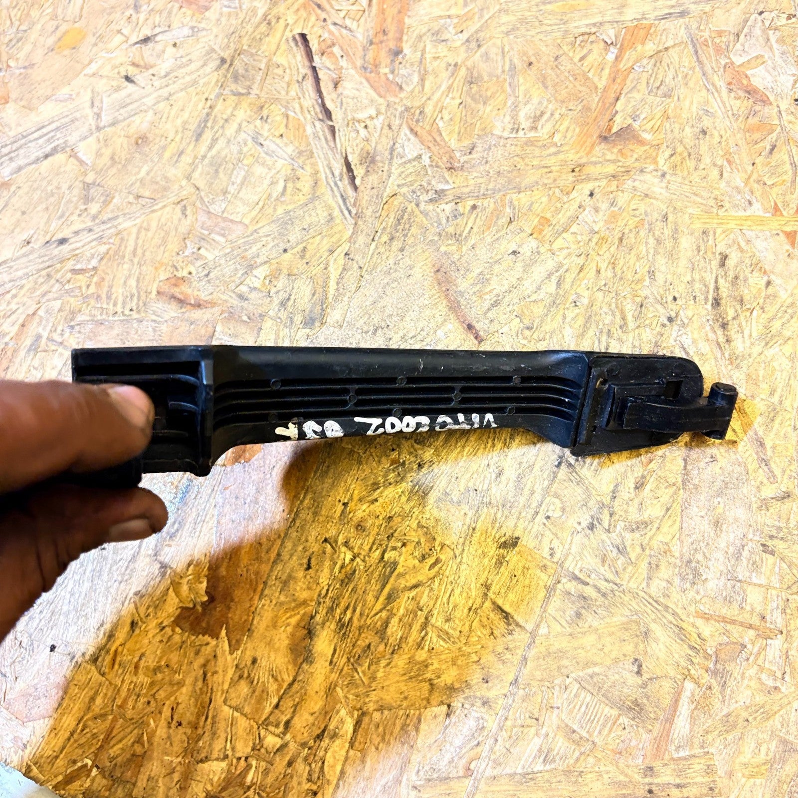 MERCEDES BENZ W639 VITO FRONT EXTERIOR DOOR HANDLE RIGHT SIDE 2002