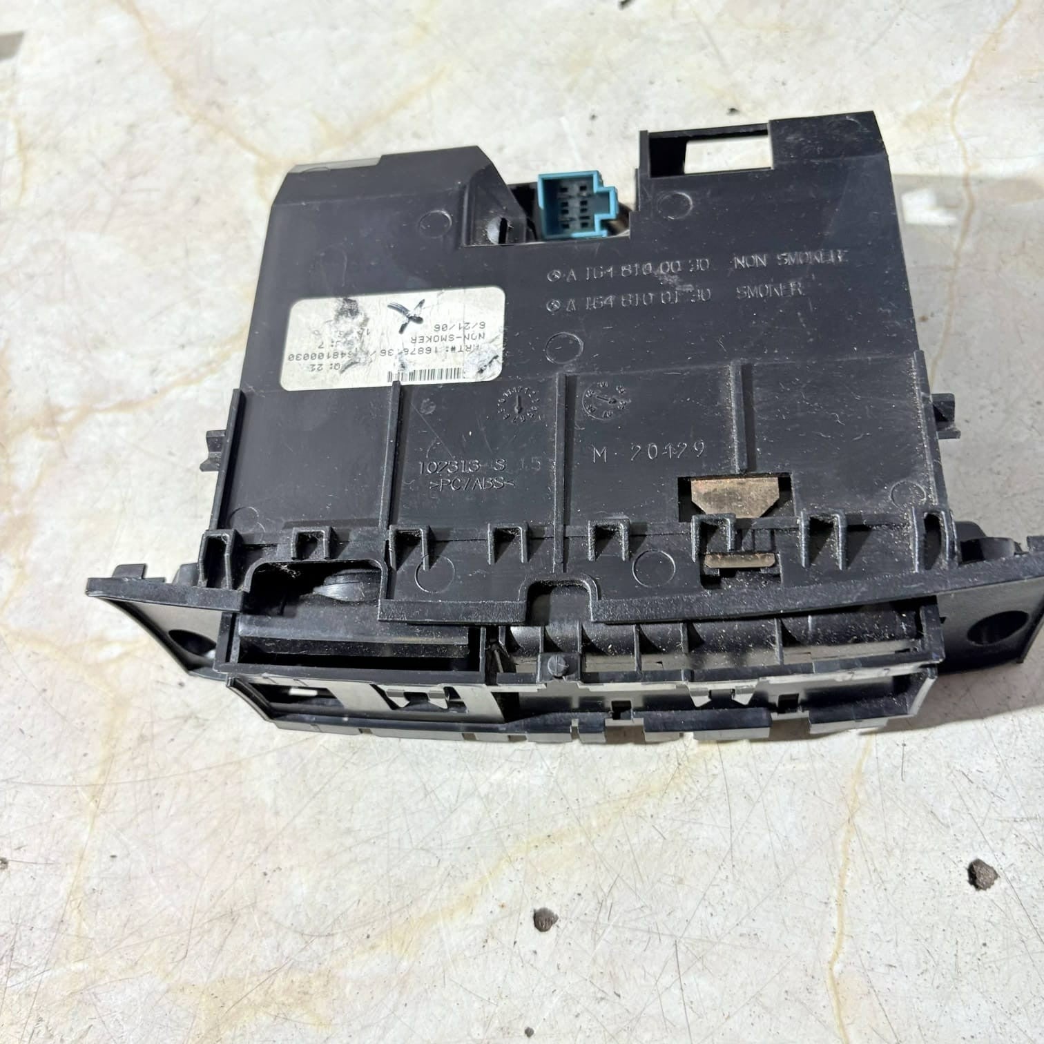 MERCEDES BENZ W164 ML CLASS DASHBOARD ASHTRAY A1648100030
