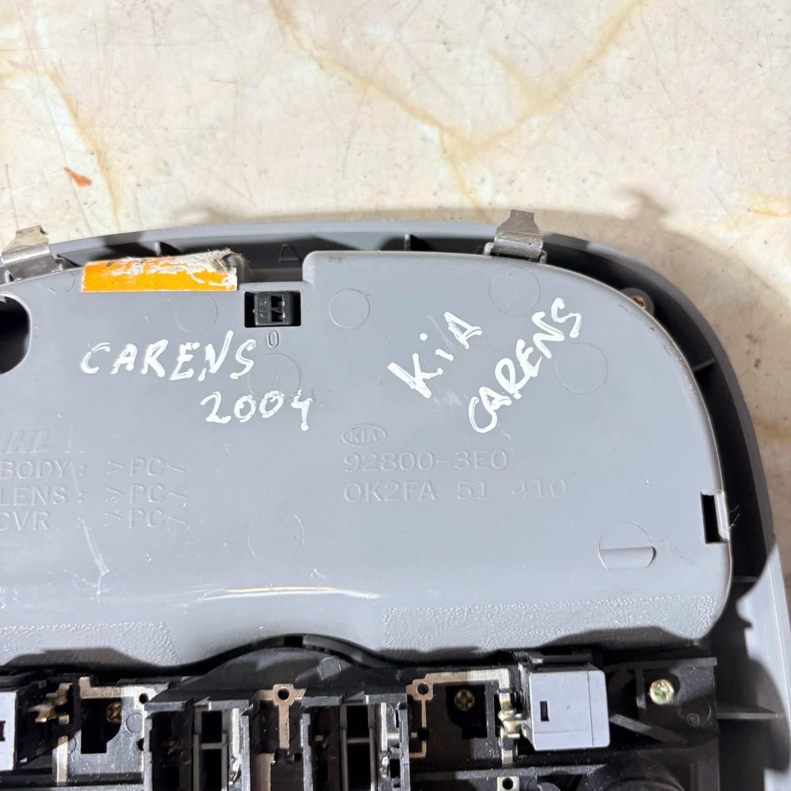 0K53E55710 Kia Sorento MK1 02-06 Front Interior Roof Map Light Switch Console