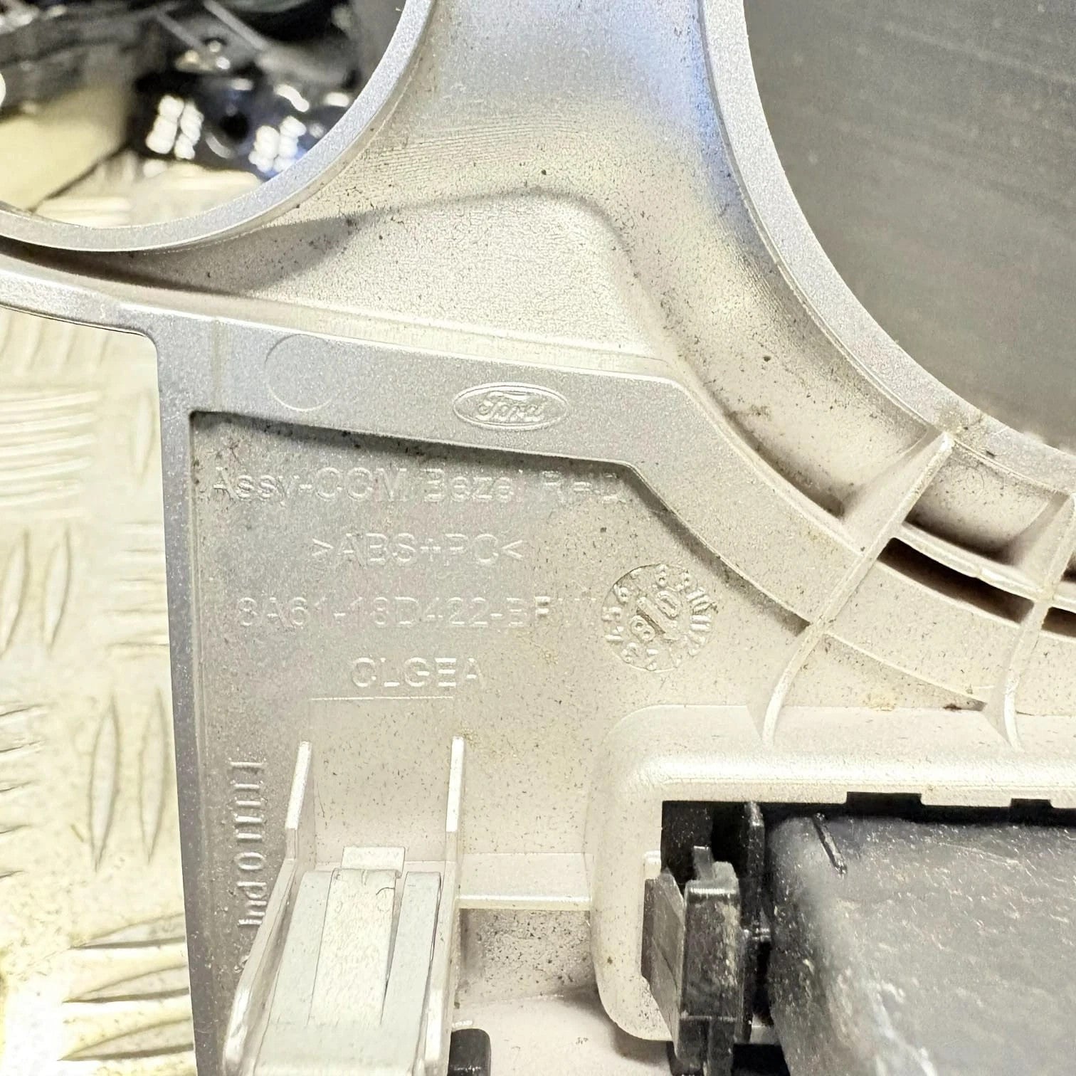 FORD FIESTA MK7 2009 HEAT AND A/C PANEL SURROUND TRIM 8A6118D422BF